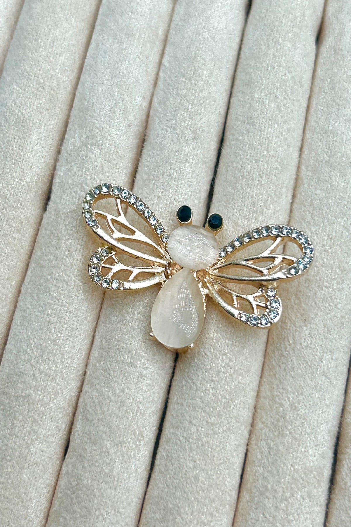 Zirkon Taşlı Zarif Kelebekli Kadın Broş (2,5 cm) - Ceket, Yaka, Çanta ve Eşarp’ta Kullanılabilir