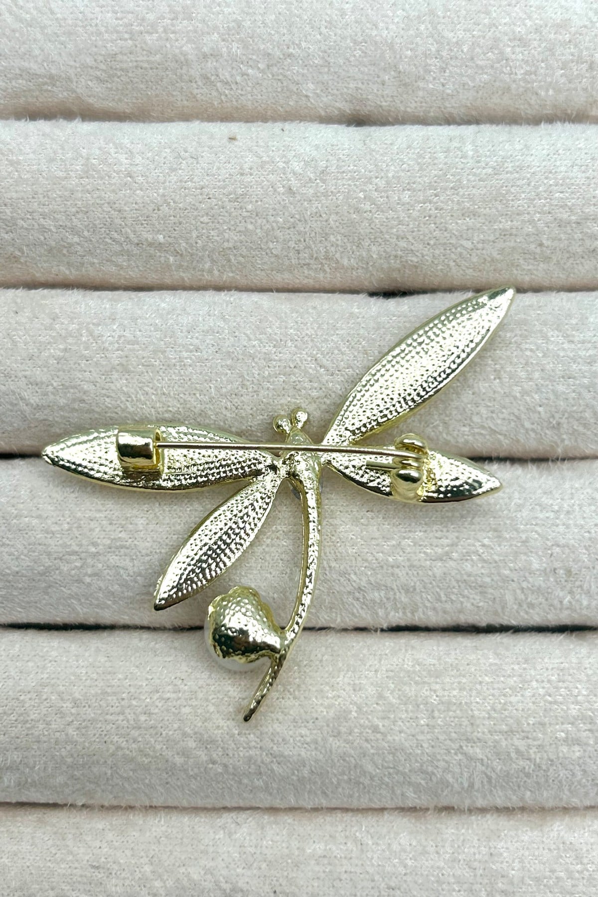 Zirkon Taşlı Zarif Yusufçuk Kadın Broş (3,5 cm) - Çanta, Şapka, Ceket, Eşarp ve Yaka'da Kullanılabilir