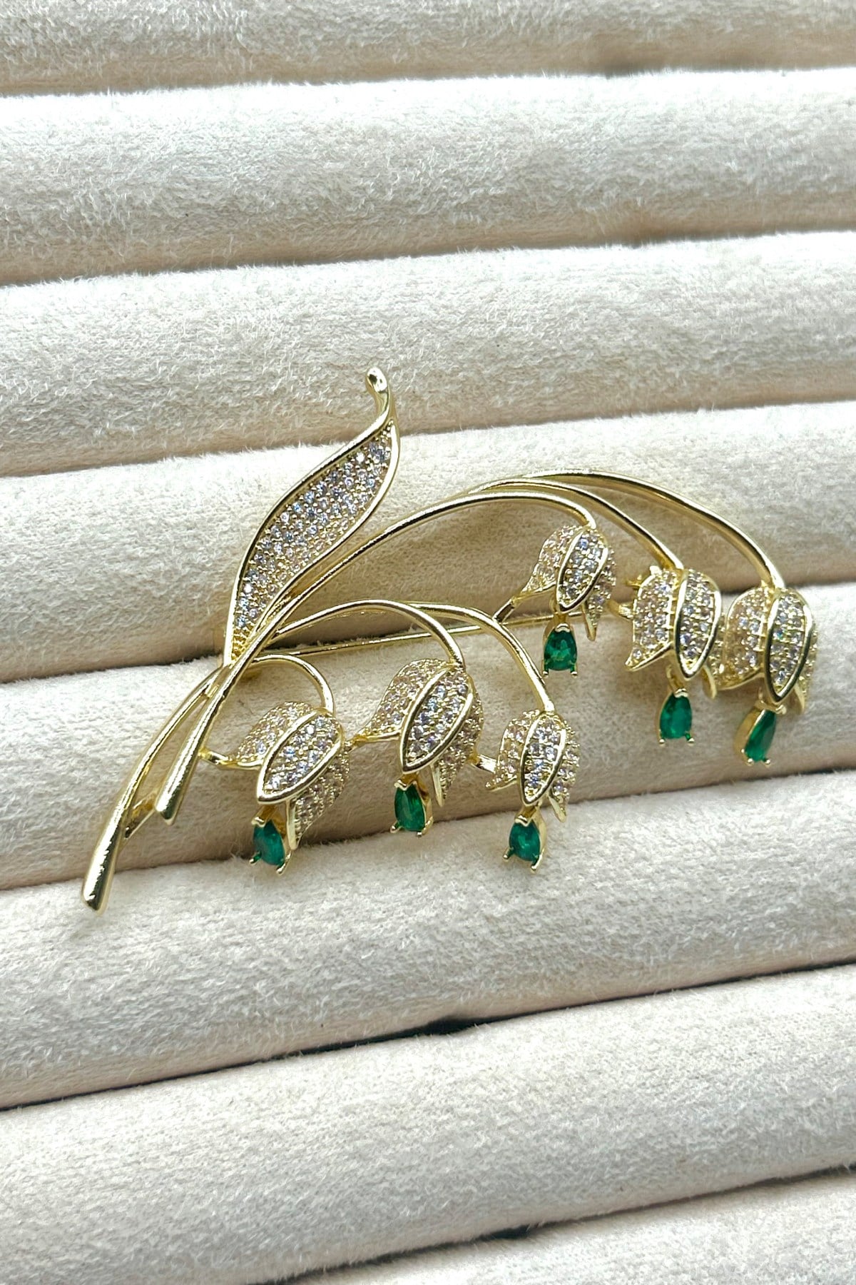 Zümrüt Yeşili Taşlı Lale Dalı Broş (7 cm) - Çanta, Ceket, Eşarp ve Yaka'da Kullanılabilir