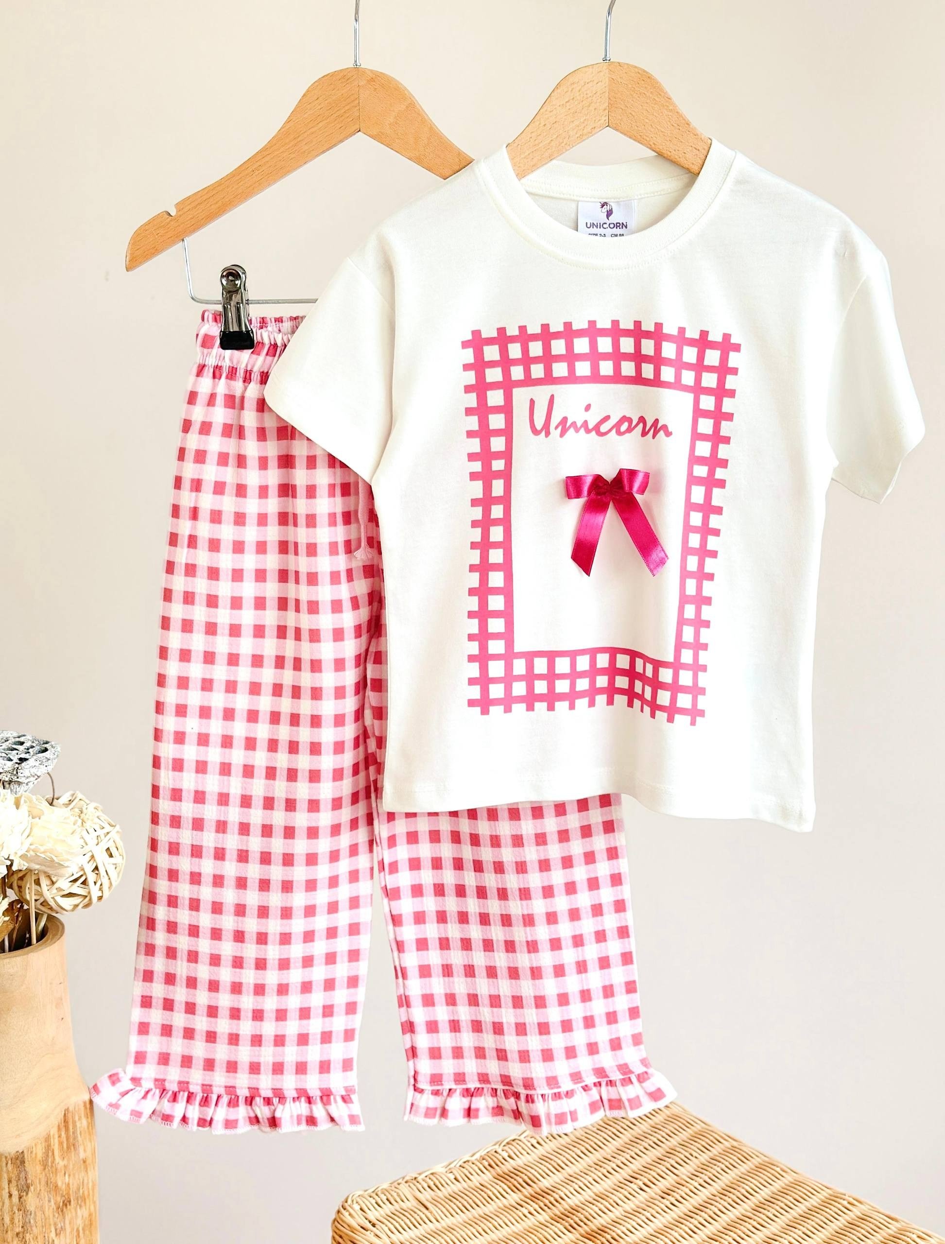 Kurdele Detaylı T-Shirt ve Pantolon Takım