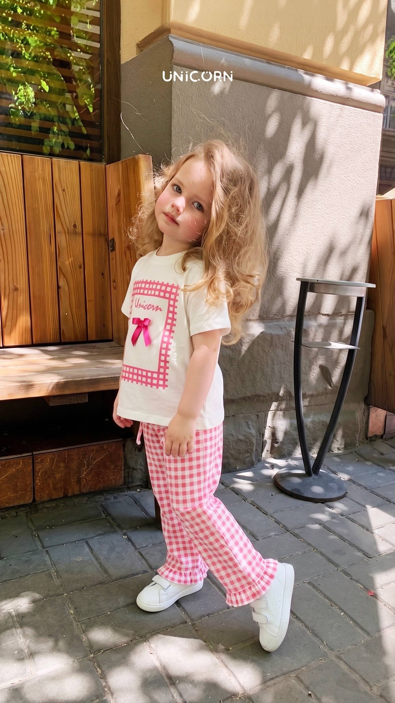 Kurdele Detaylı T-Shirt ve Pantolon Takım
