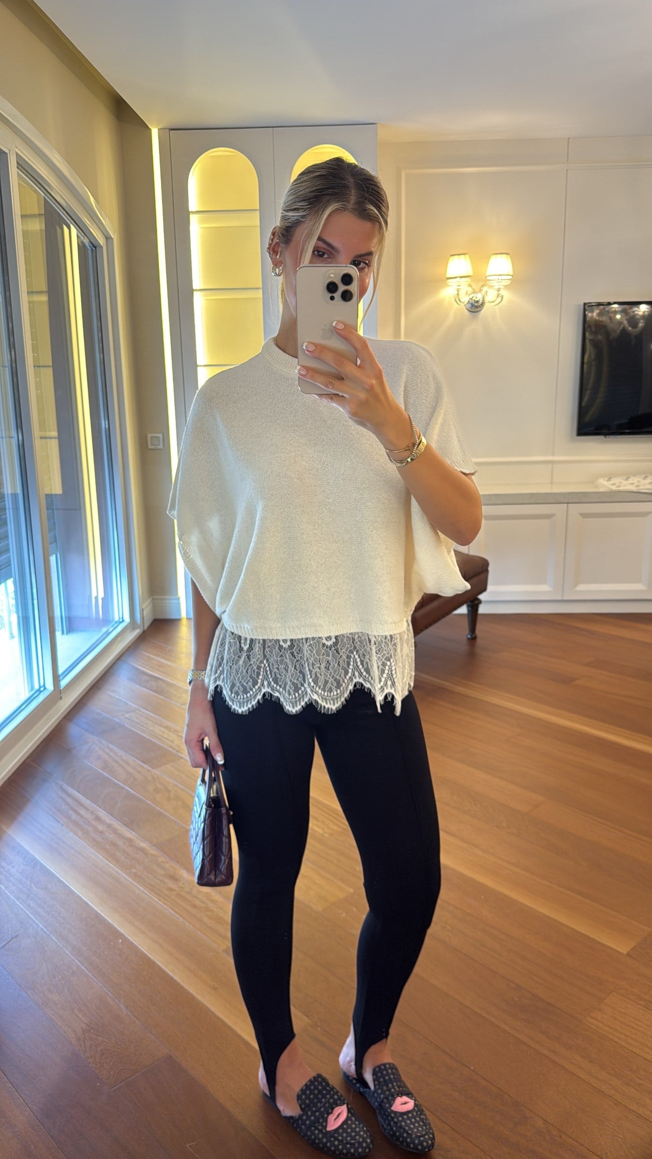 Etek Ucu Dantelli Oversize Triko