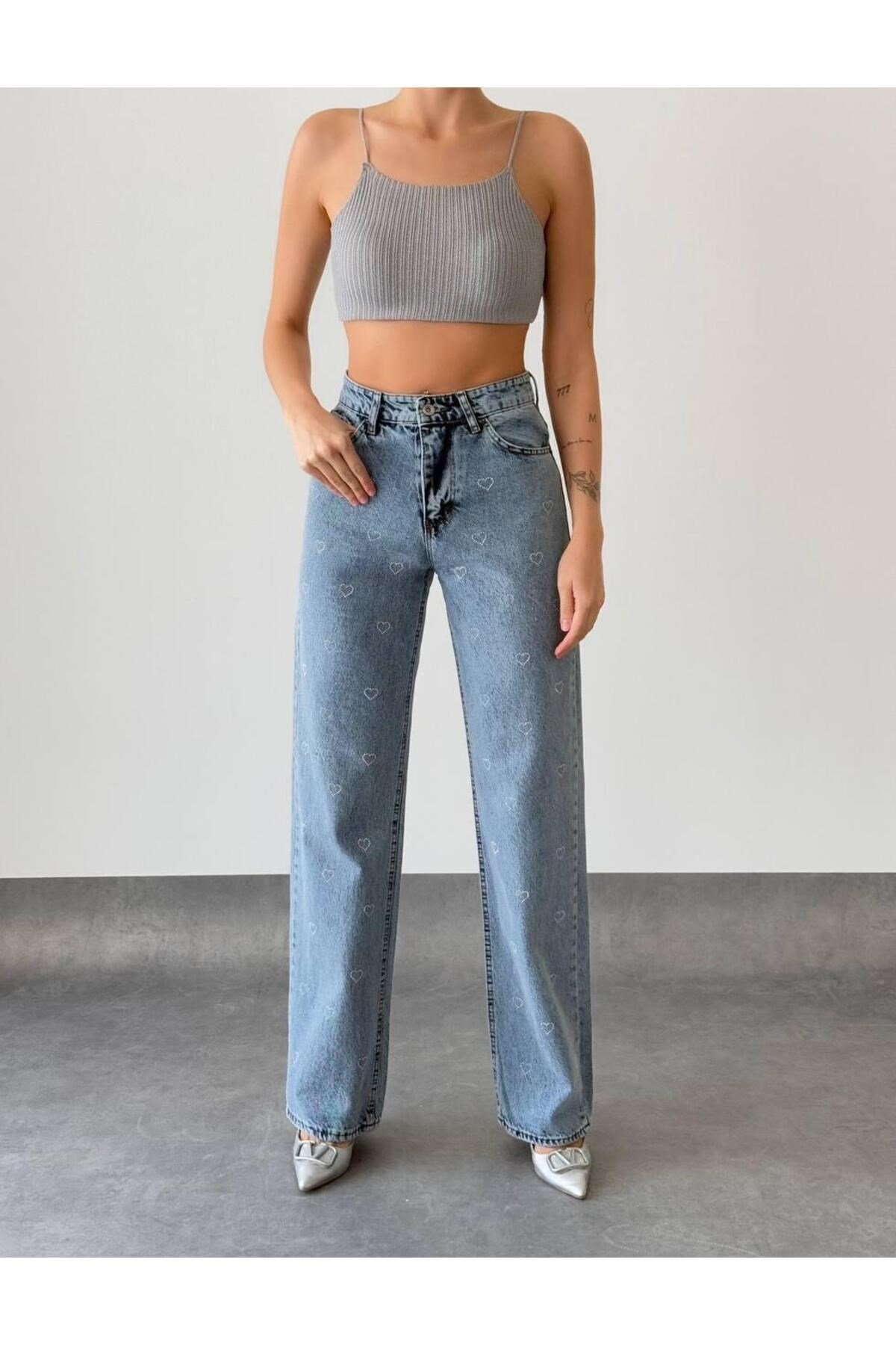 Kalpli minimal desenli taşlı jeans