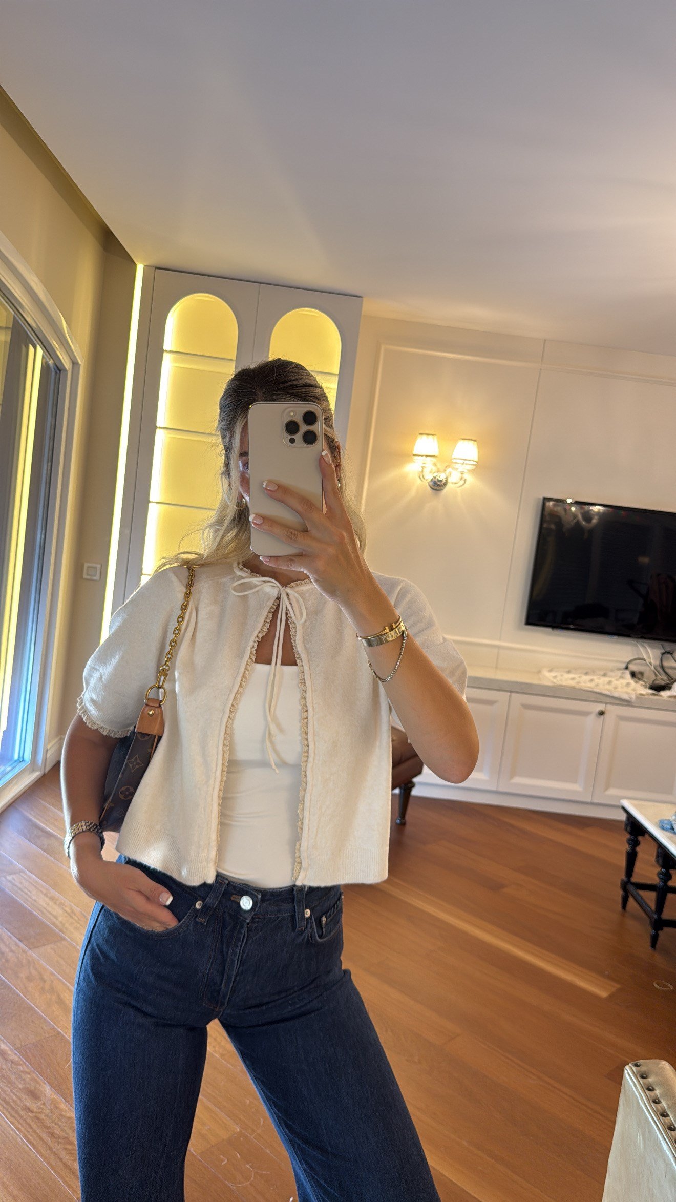 Kurdele Detaylı Triko Hırka Krem