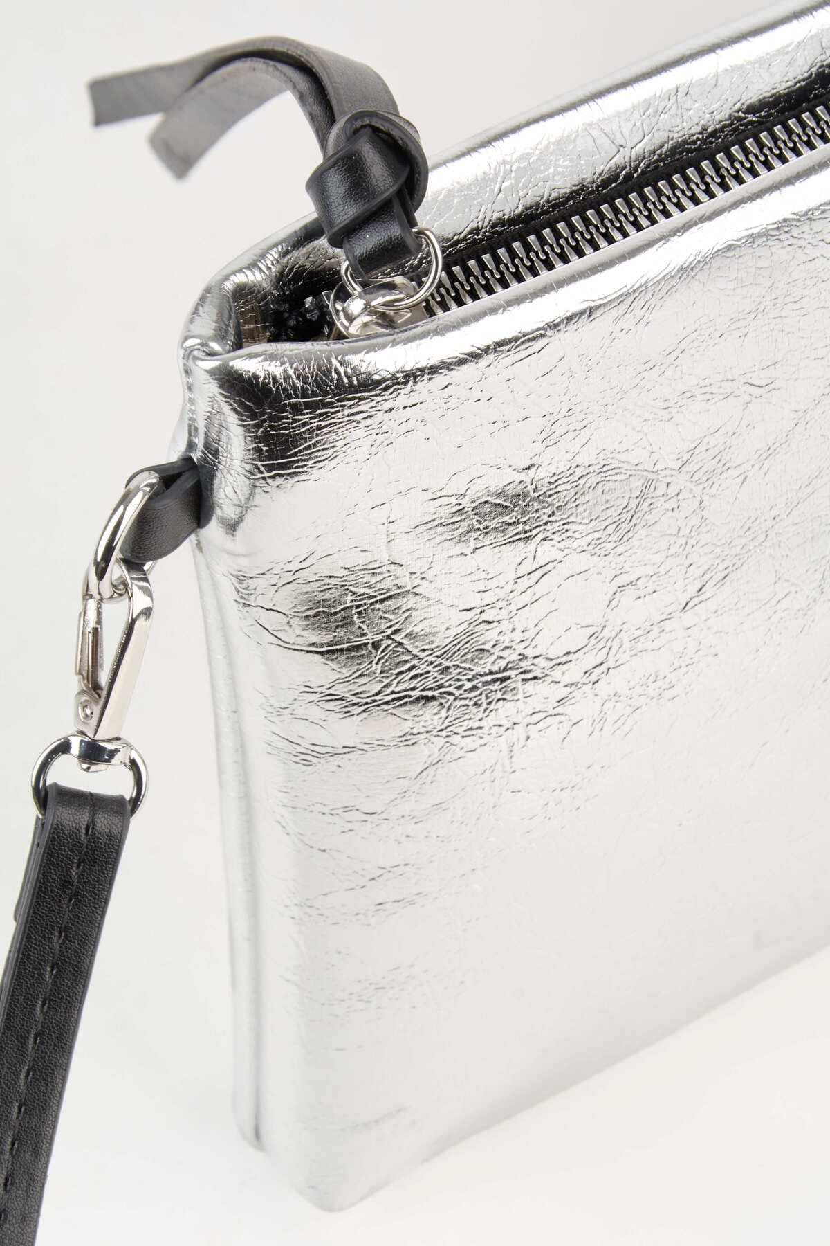 Kadın Bellis Gümüş Astarlı Suni Deri Bilek Askılı Portföy El Ve Clutch Çanta