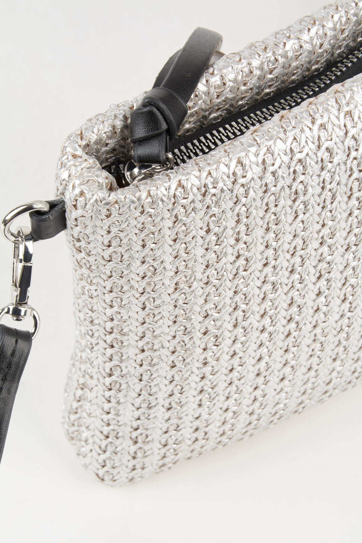 Kadın Bellis Örgü Hasır Gümüş Astarlı Suni Deri Bilek Askılı Portföy El Ve Clutch Çanta