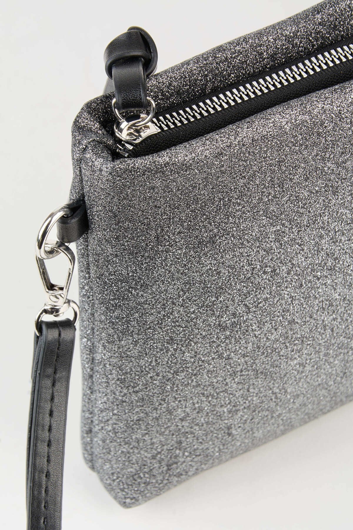 Kadın Bellis Simli Gri Astarlı Suni Deri Bilek Askılı Portföy El Ve Clutch Çanta