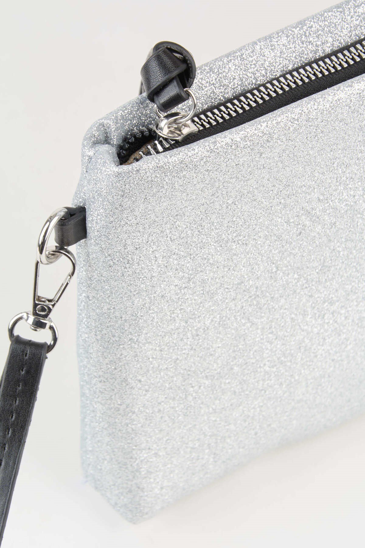 Kadın Bellis Simli Gümüş Astarlı Suni Deri Bilek Askılı Portföy El Ve Clutch Çanta