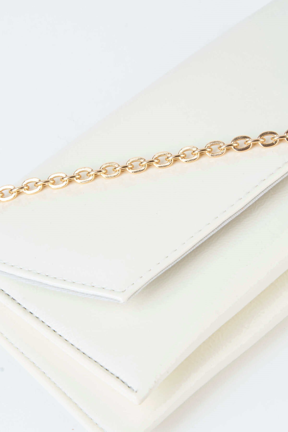 Kadın Beyaz Rugan Zarf Tasarım 2 Bölmeli Mini Zincir Askılı Çıt Çıt Kapama Clutch Ve El Çantası