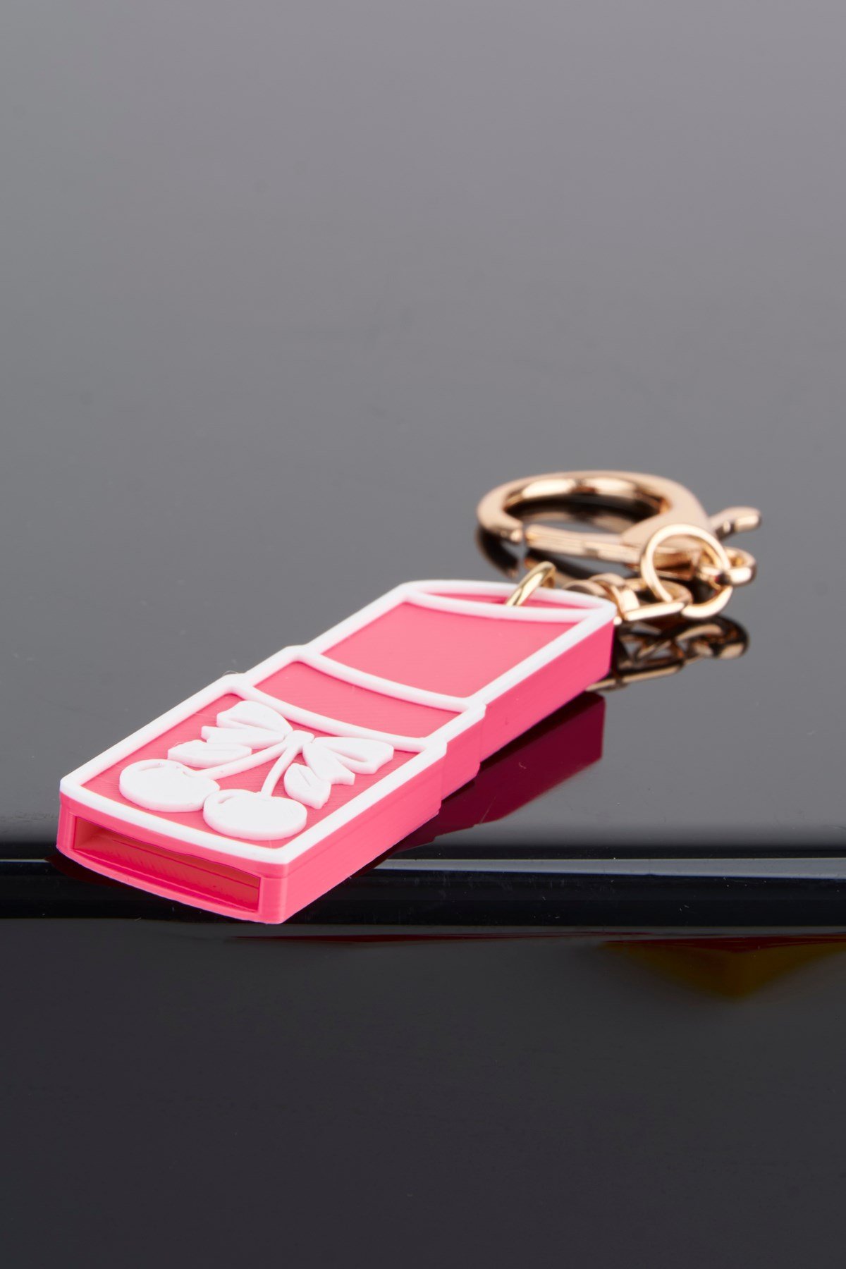 Pembe Kiraz Desenli Ruj Şeklinde 3D Baskı İçecek Açacağı Charm Çanta Aksesuarı Anahtarlık