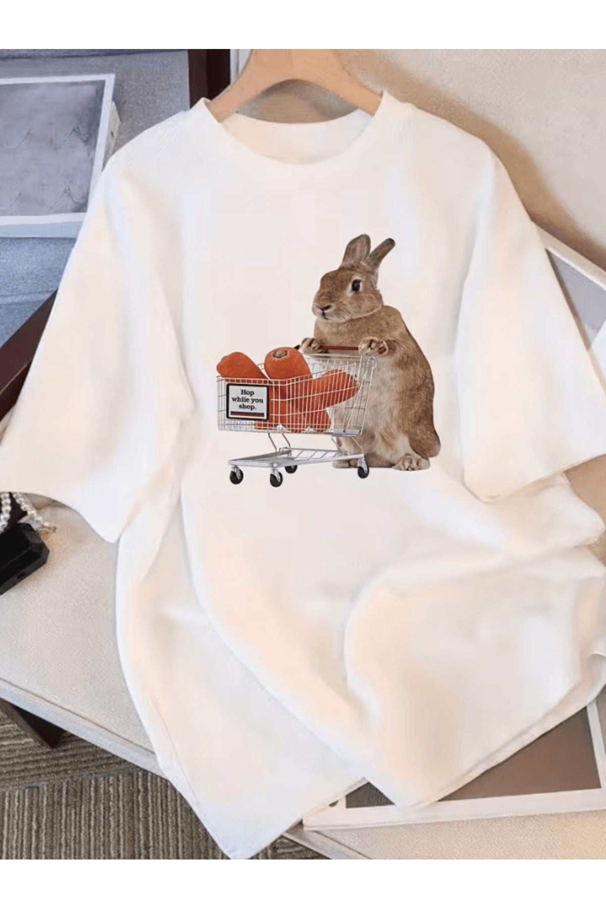 Havuç Taşıyan Sevimli Tavşan Baskılı Premium Oversize T-shirt