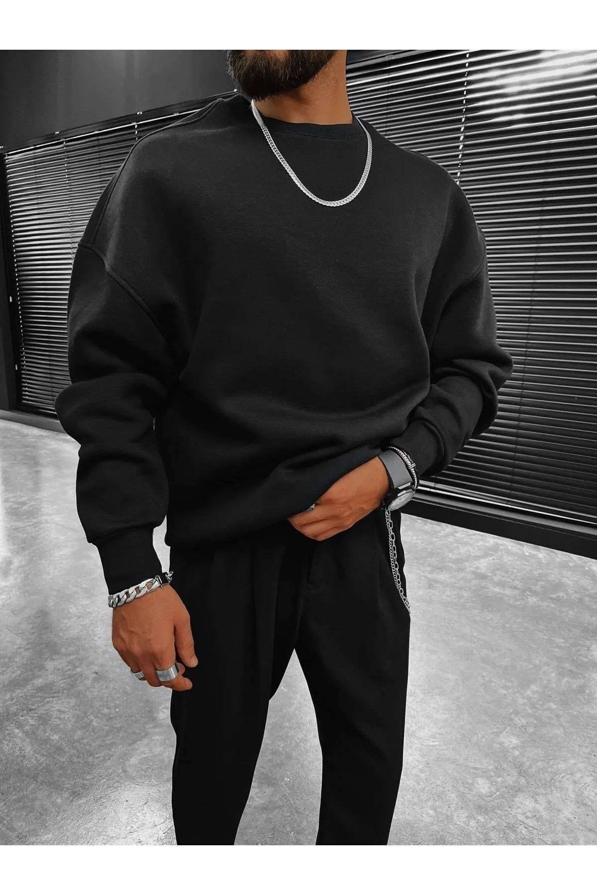 Oversize Sweatshirt Siyah Bisiklet Yaka Düşük Omuz Içi % 100 Pamuktur. Tivtiklenme Asla Yapmaz.
