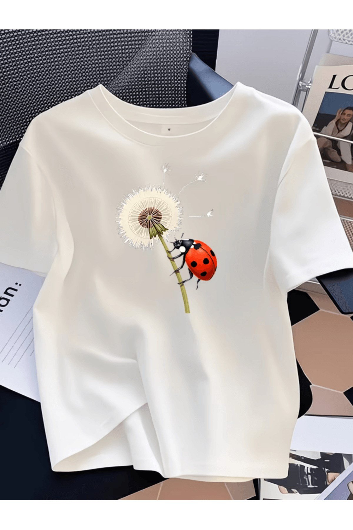 Sevimli Uğur Böceği Ve Papatya Baskılı Premium Oversize T-shirt