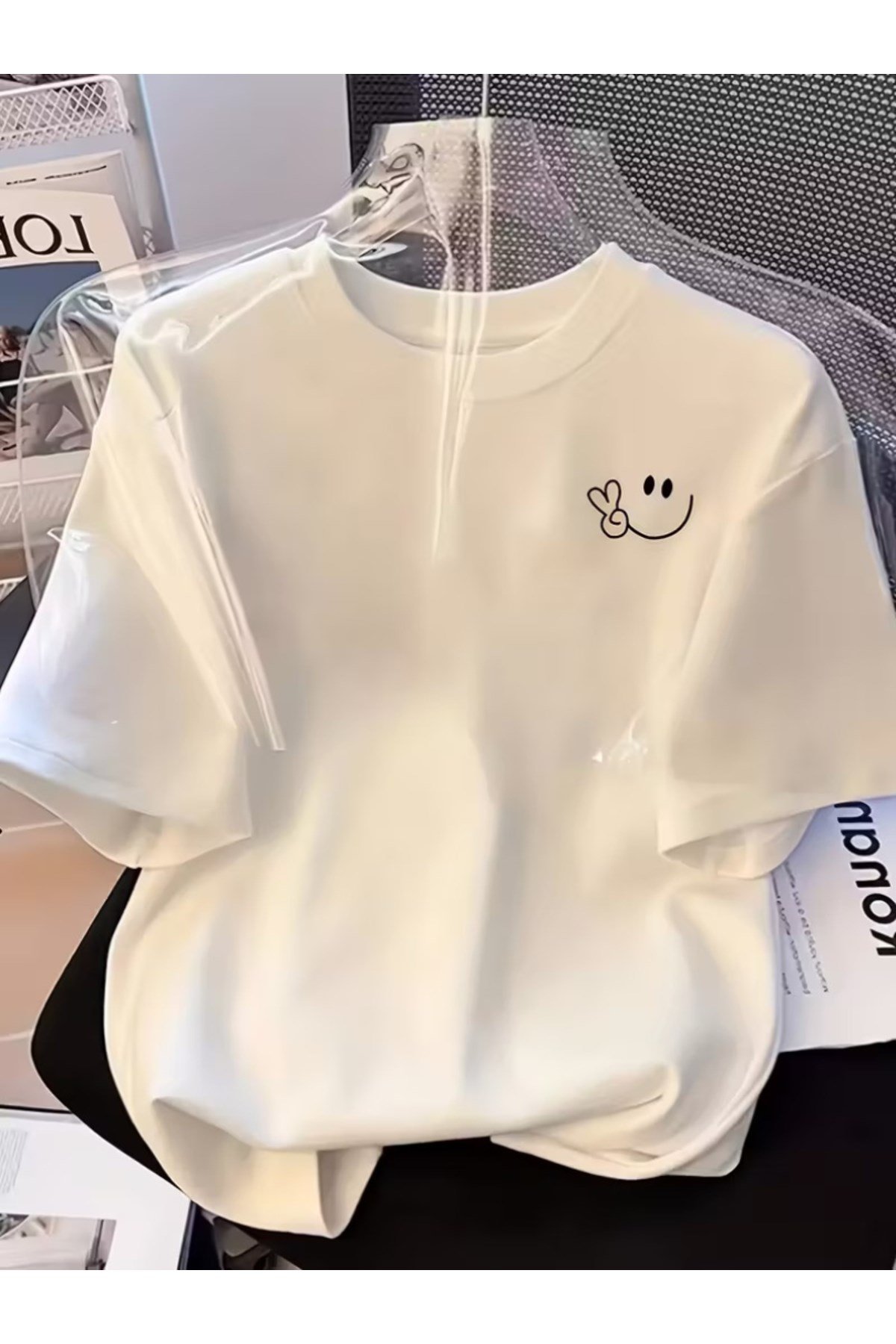 Unisex Gülen Yüz Tasarımlı Basic Bisiklet Yaka Regular T-shirt
