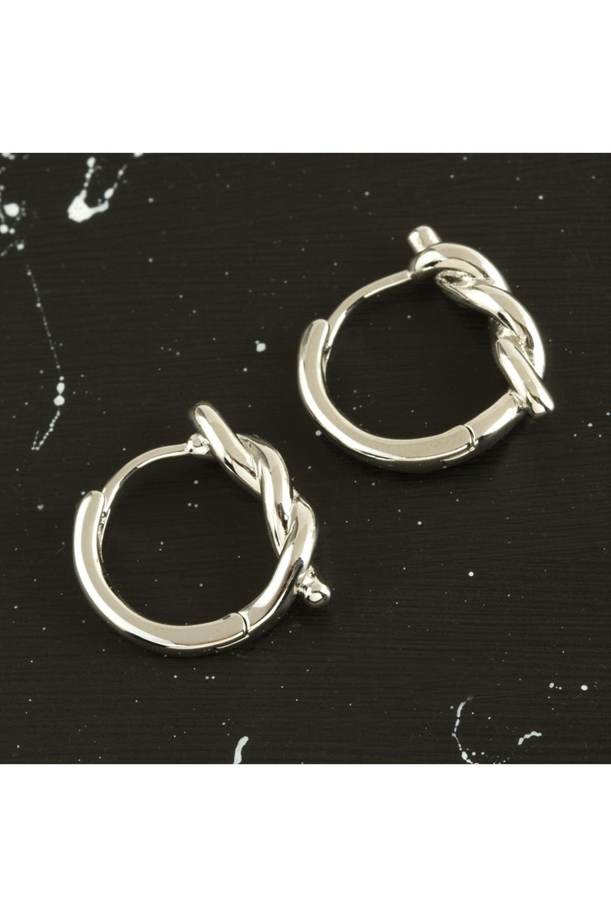 Burgulu Lüks Çelik Küpe