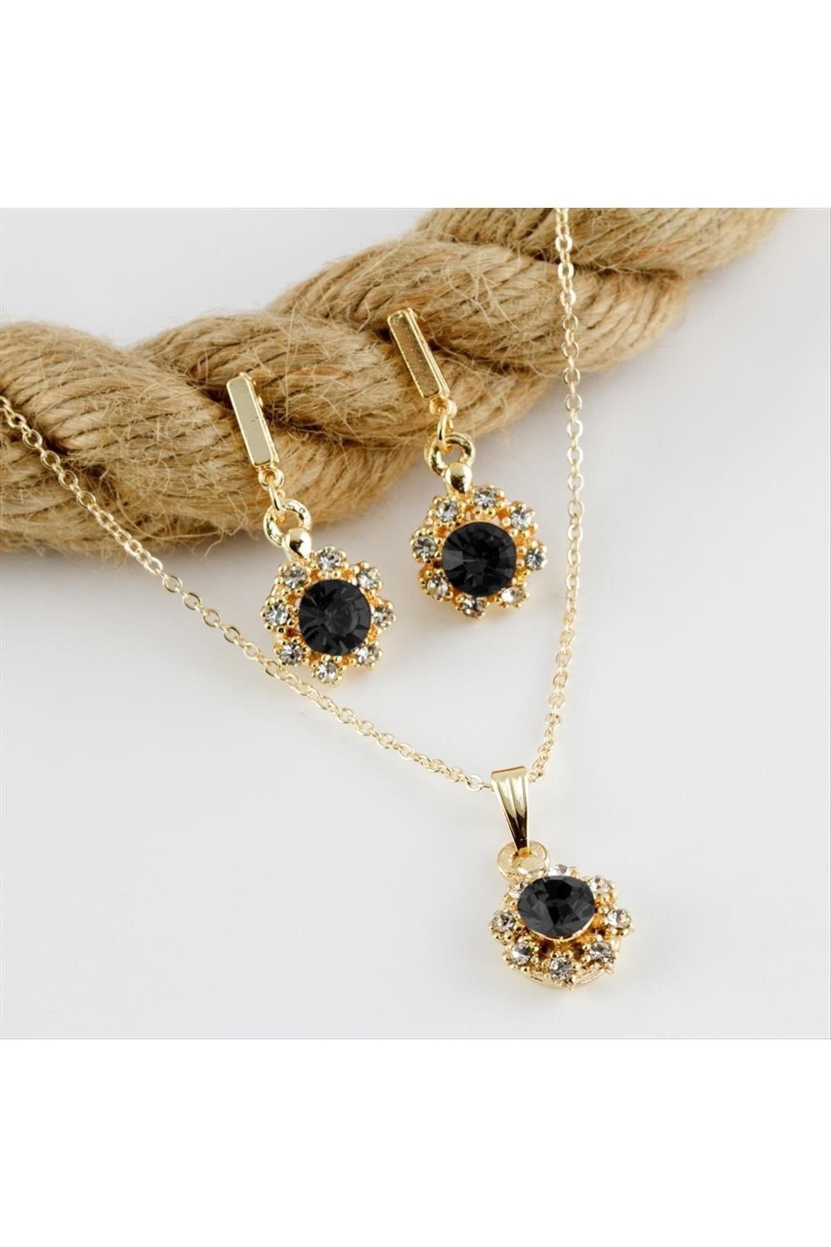 Çiçek Figürlü Taşlı Set Kolye 2 cm