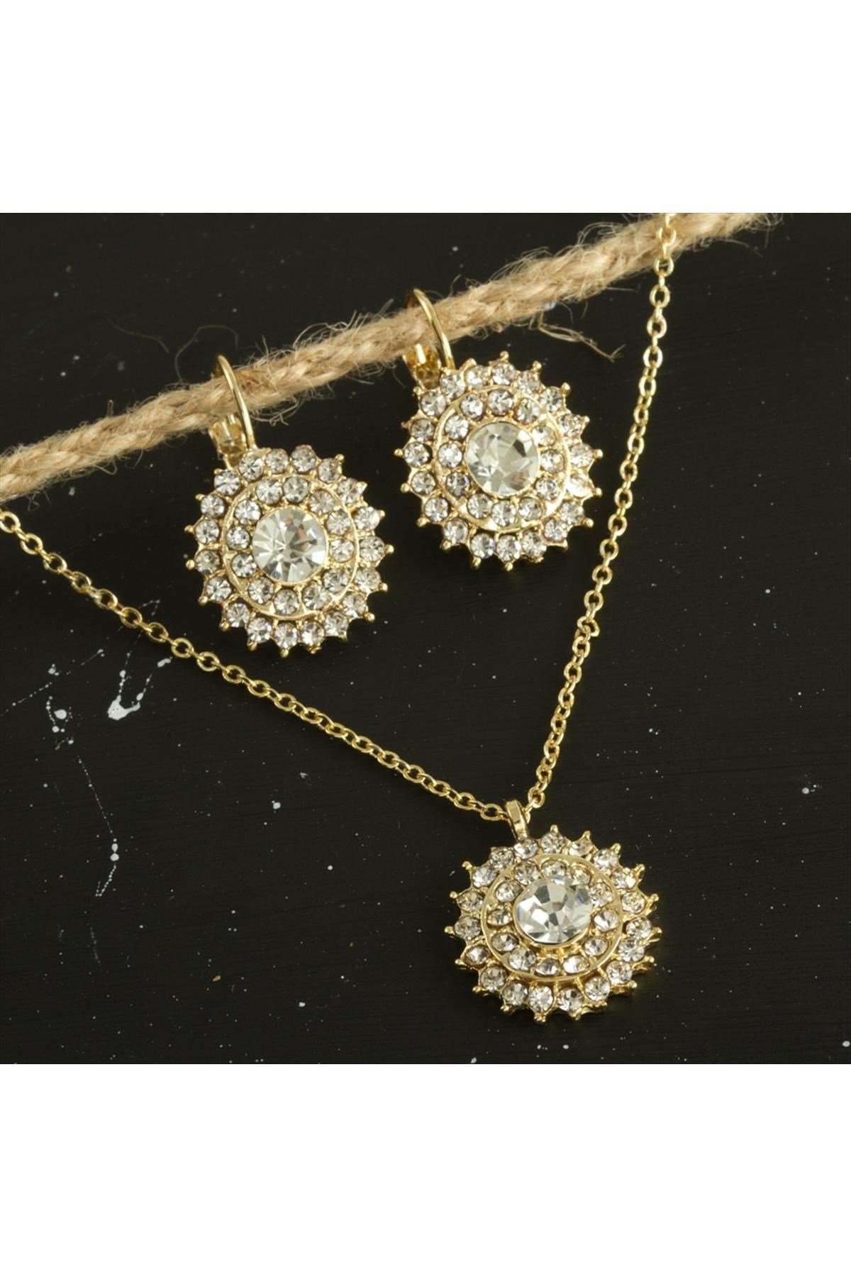 Çiçek Taşlı Set Kolye