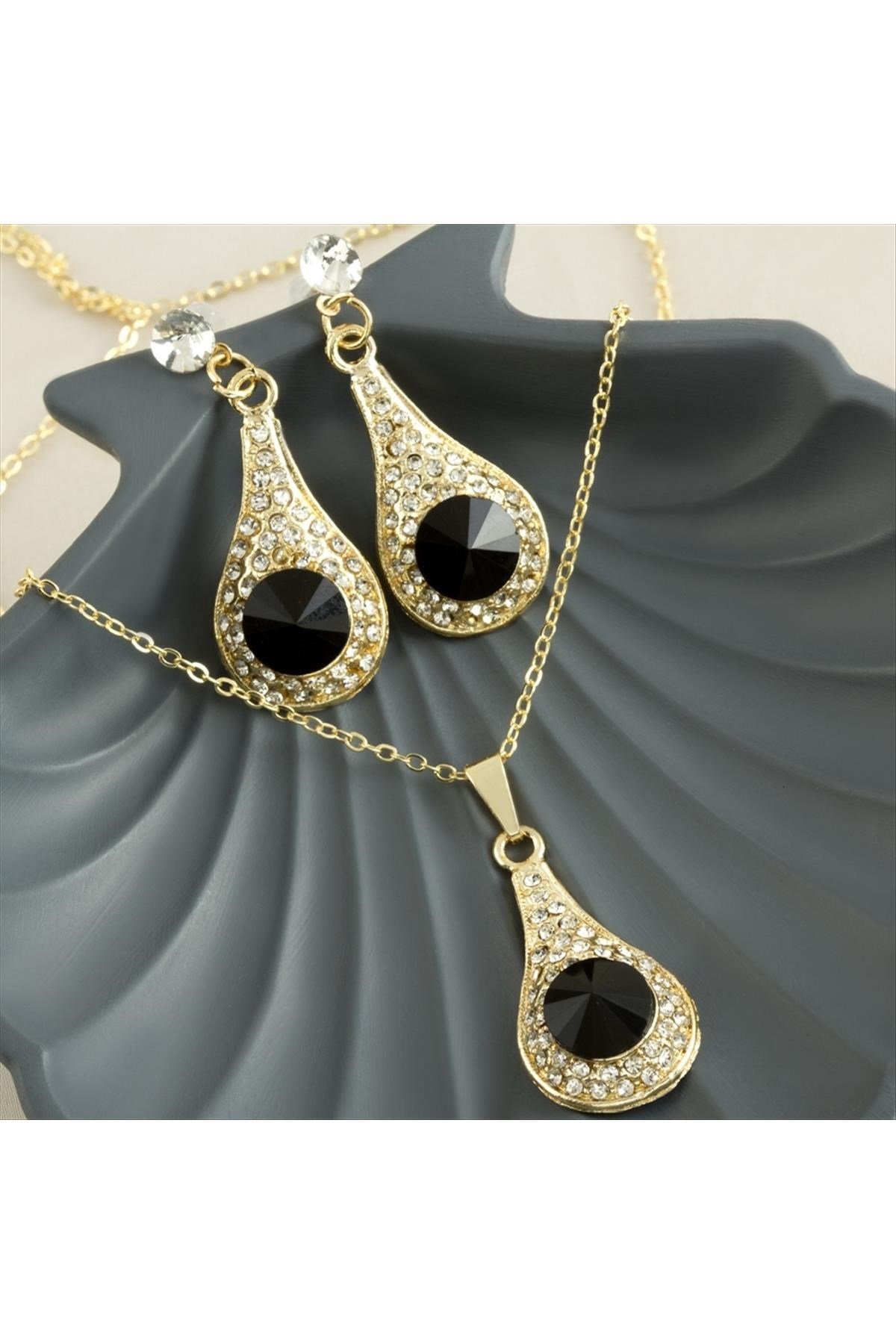 Oval Taşlı Set Kolye