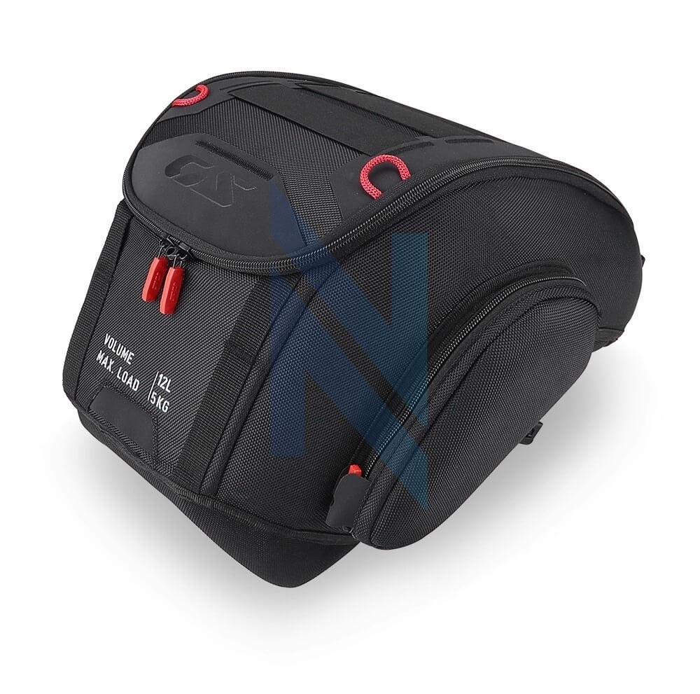 BMW R1300GS Depo Üstü Çanta 12L – 5KG Kapasiteli Tank BagBMW R1300GS ADV Depo Üstü Çanta 12Lt'lik 5Kg Taşıma Kapasitesi Hızlı Tak Çıkart Özellikli
