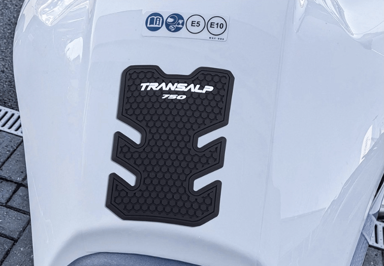Honda XL750 Transalp Kaydırmaz Depo Pedi - Kauçuk | NocamotoHONDA XL750 Transalp Kaydırmaz Depo Pad Yüksek Kalite Kauçuk