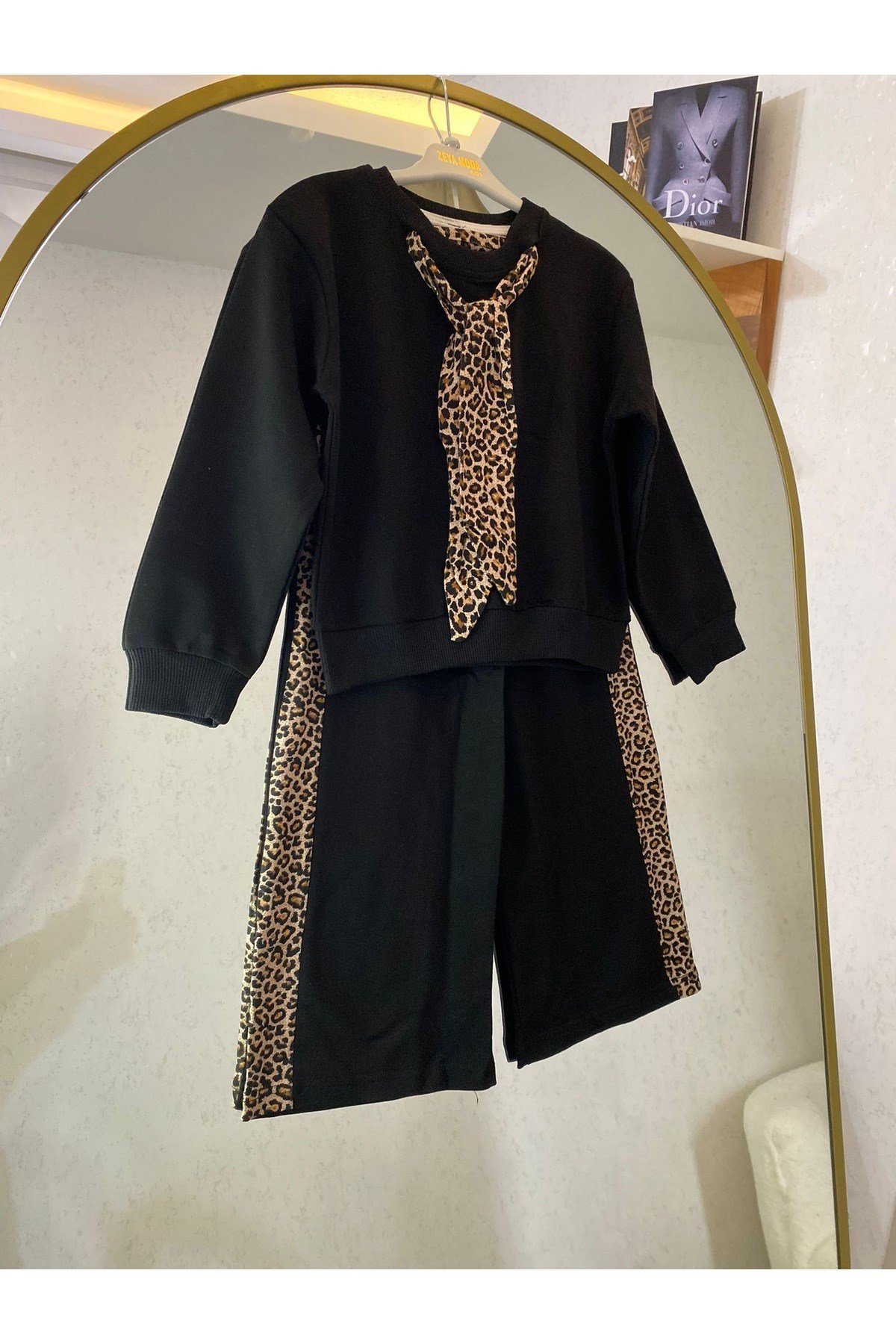 Kız Çocuk Leopar Desen Çıkabilir Fular Detay 3 Parça Kombin Takım