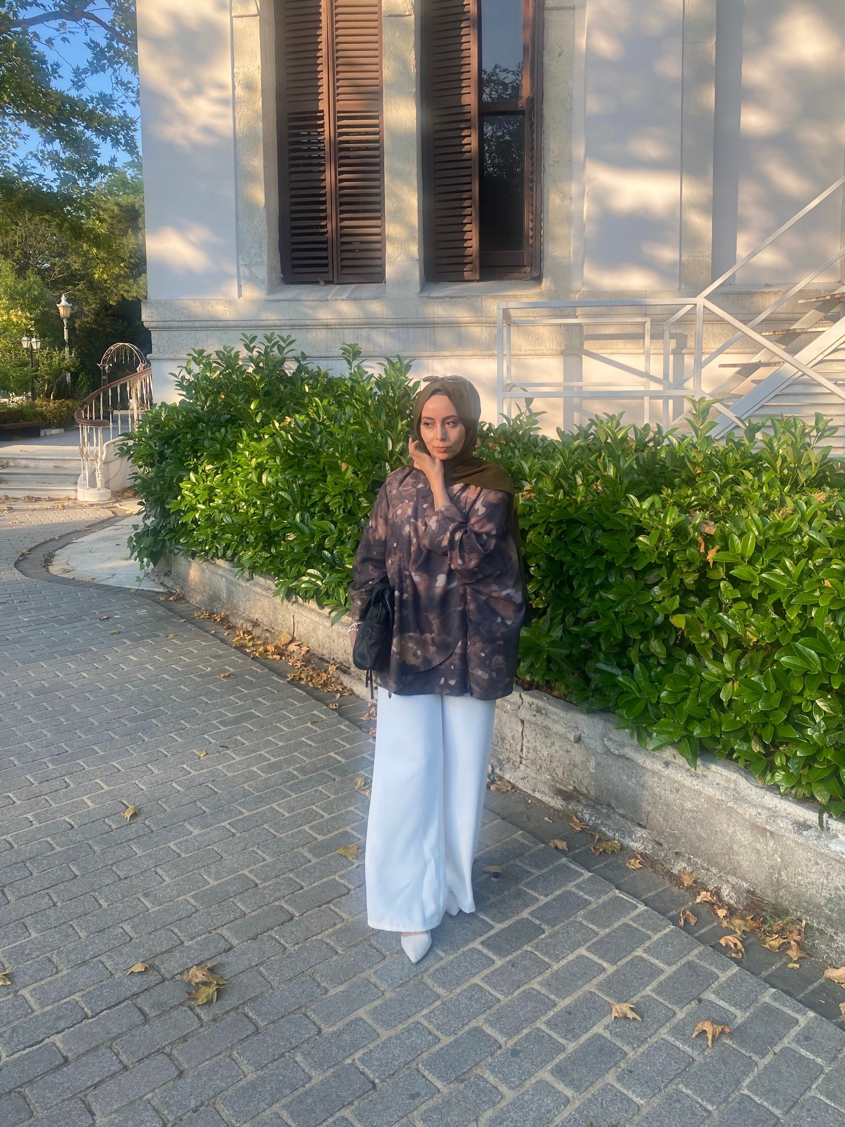 Degaje Yaka Desenli Takım