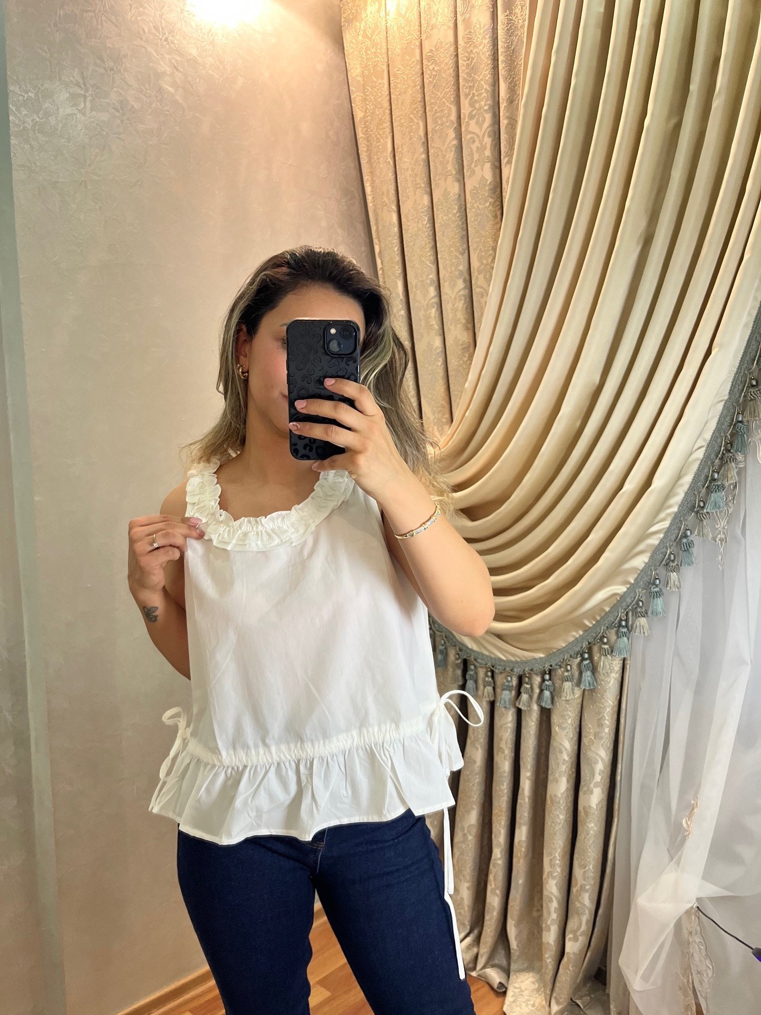 Beyaz Yaka Detaylı Bluz