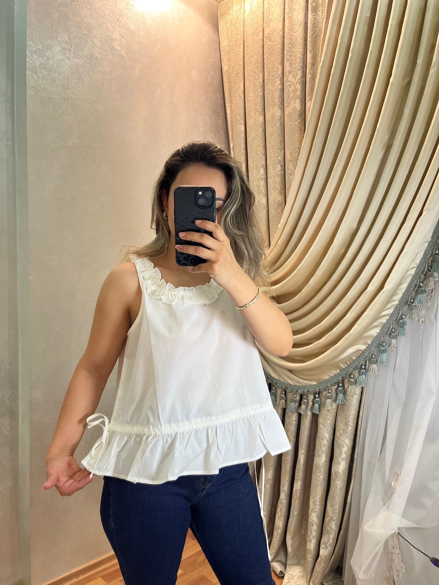 Beyaz Yaka Detaylı Bluz