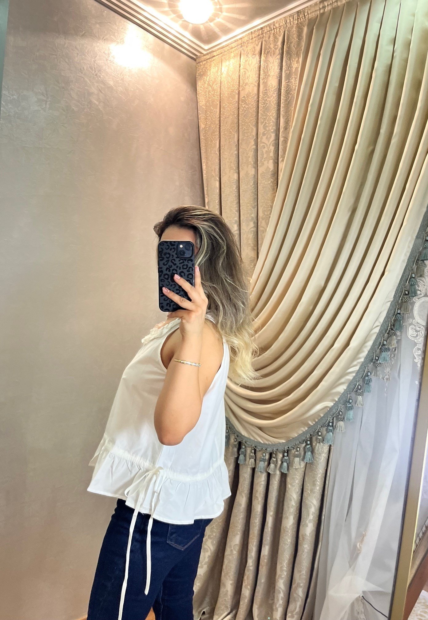 Beyaz Yaka Detaylı Bluz