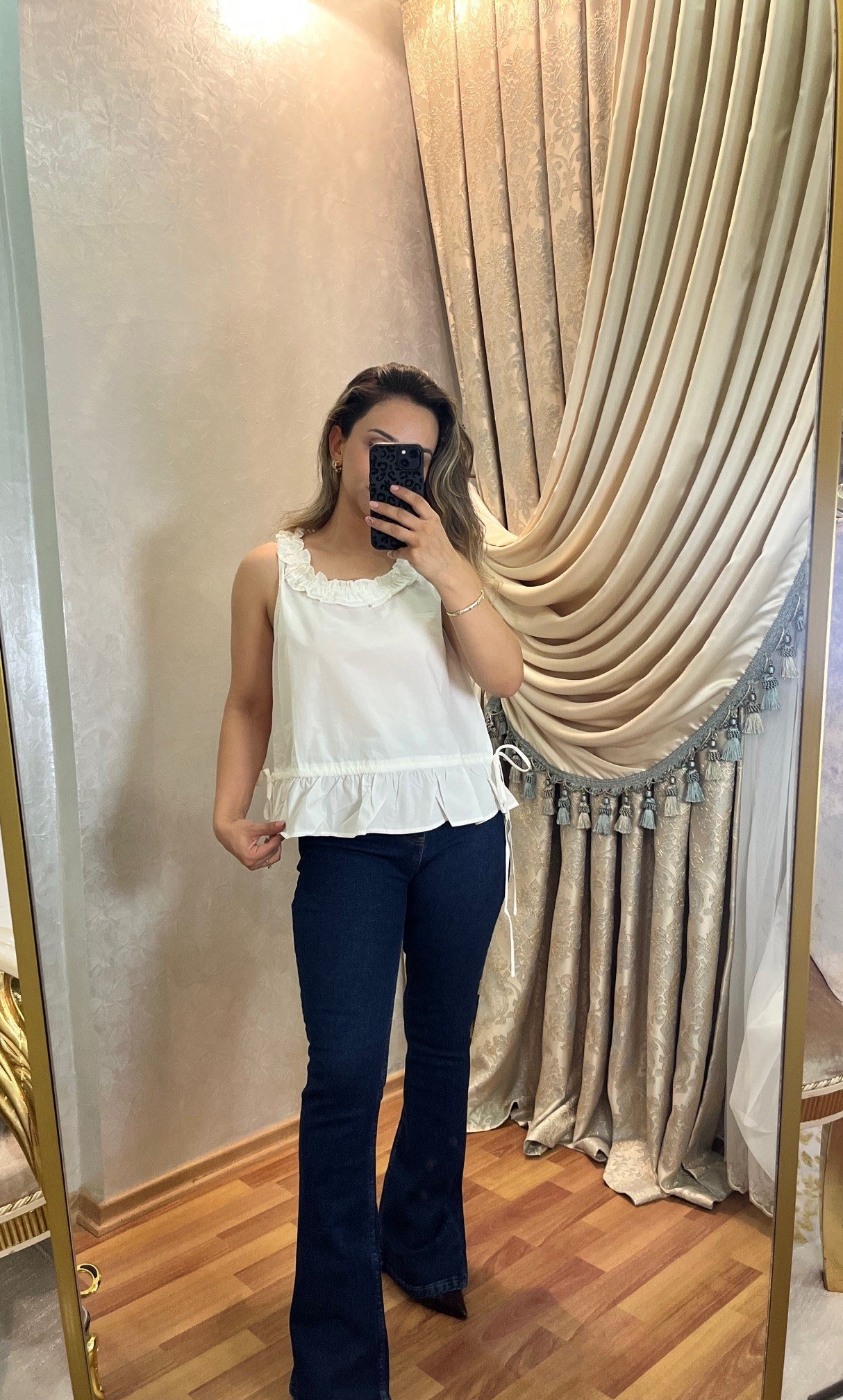 Beyaz Yaka Detaylı Bluz