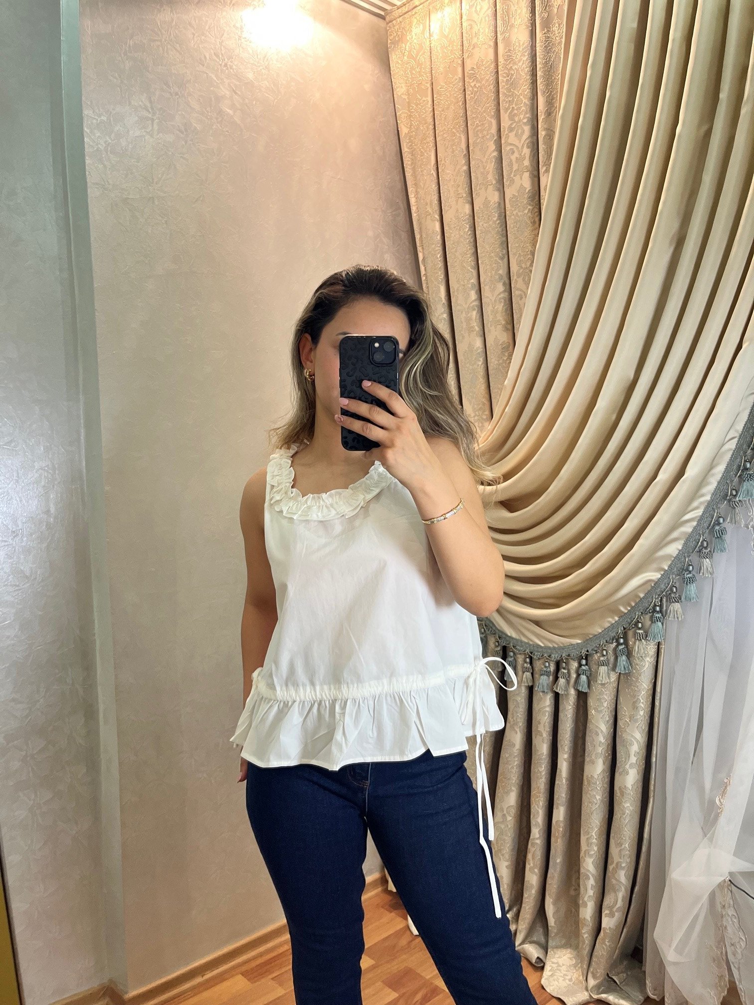 Beyaz Yaka Detaylı Bluz