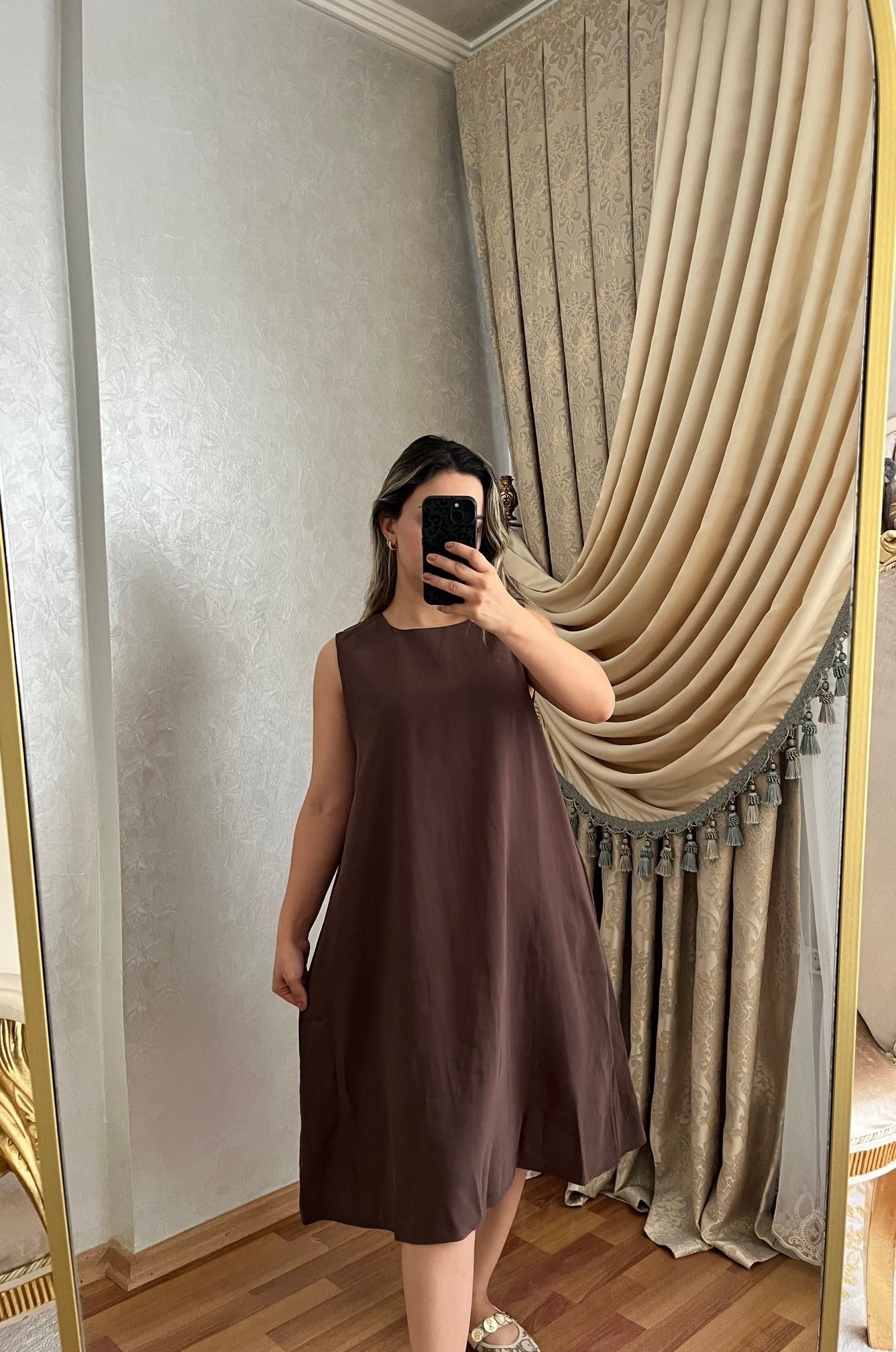 TENSEL KUMAŞ KAHVERENGİ ELBİSE CEP DETAYLI MAXİ BOY