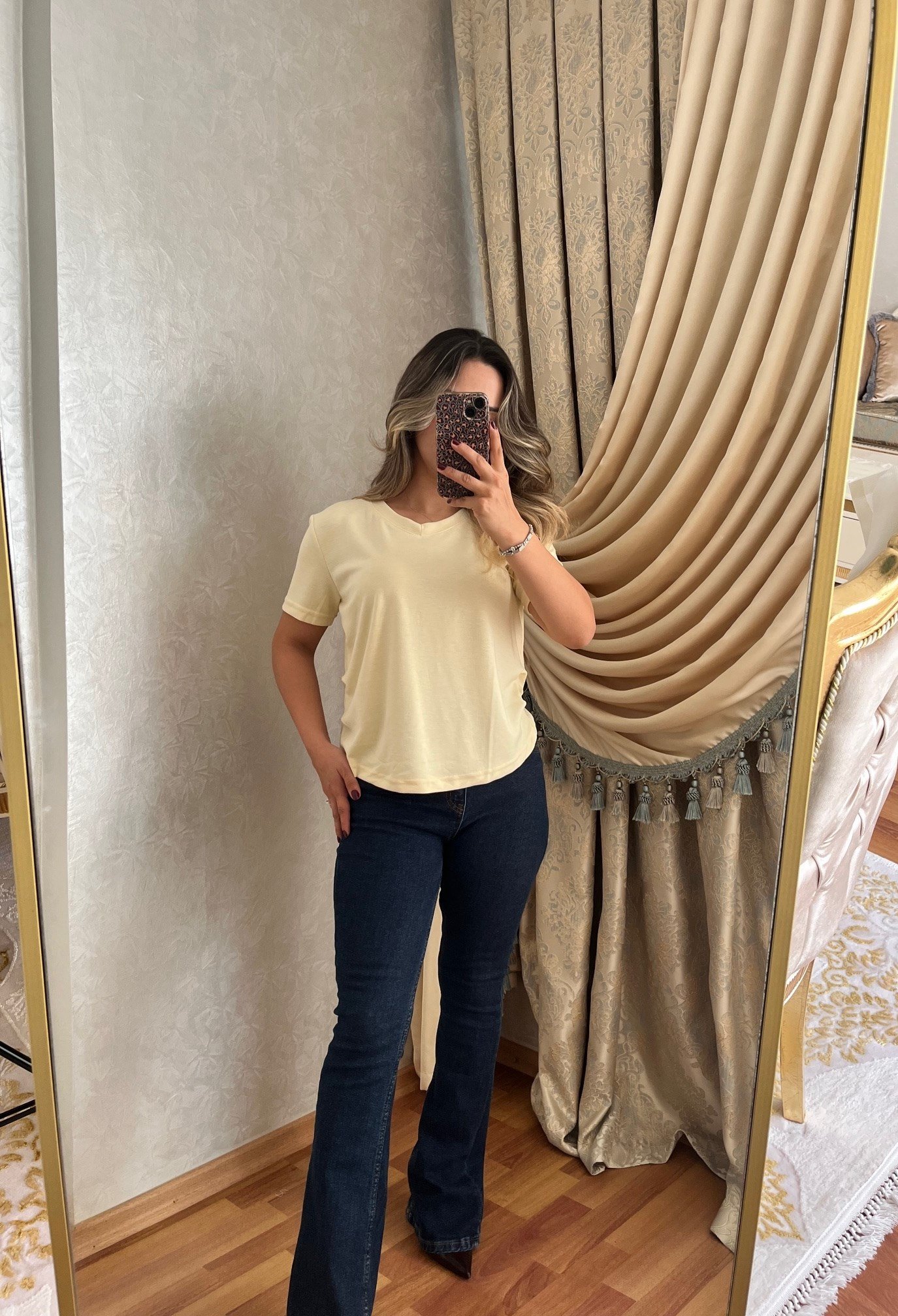 V Yaka Basic Pastel Sarı Bluz