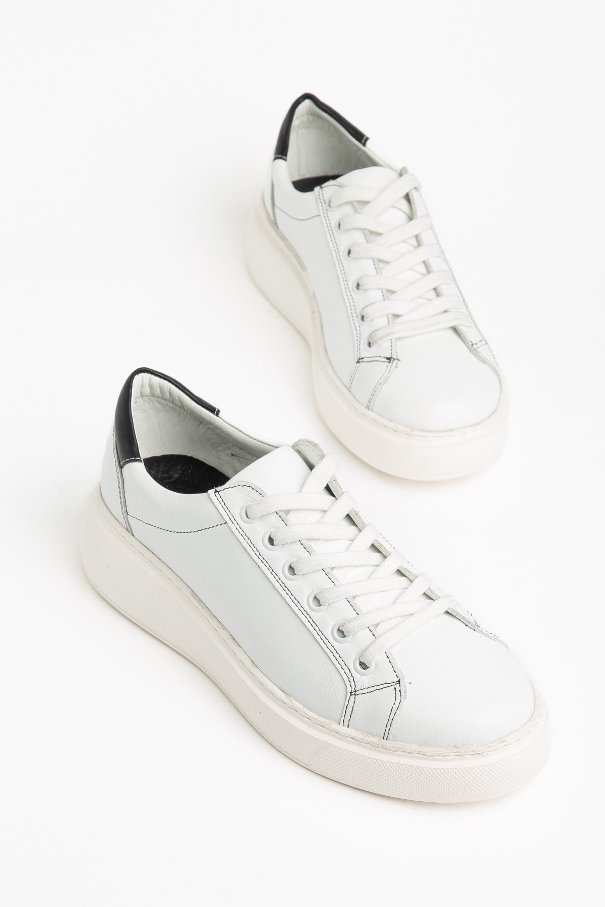 Kadın Hakiki Deri Beyaz Siyah Garnili Sneaker Yüksek Taban Günlük Spor Ayakkabı