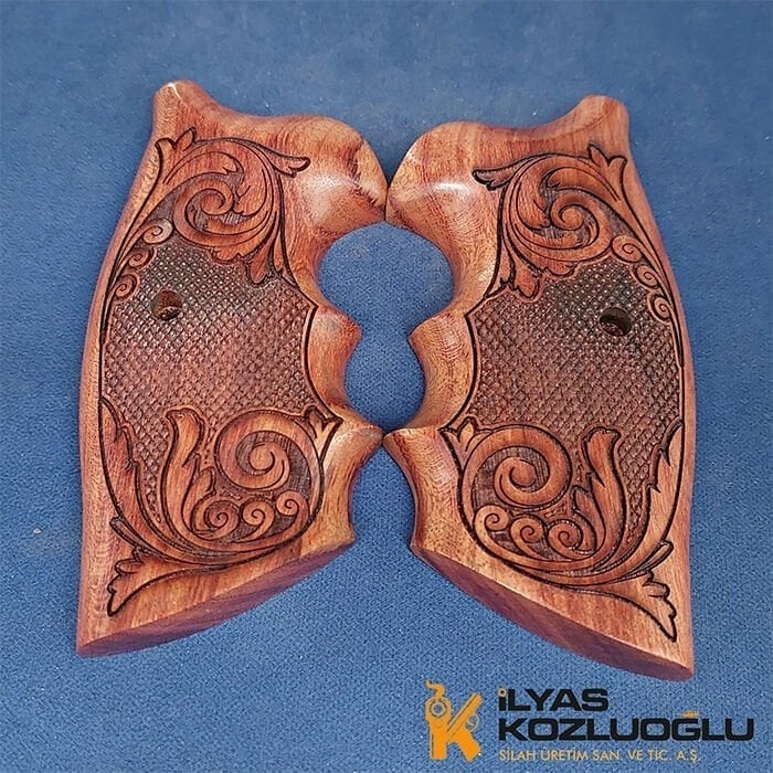 Colt Python Gravür İşlemeli Baklava Desenli Koyu Ceviz Kabze