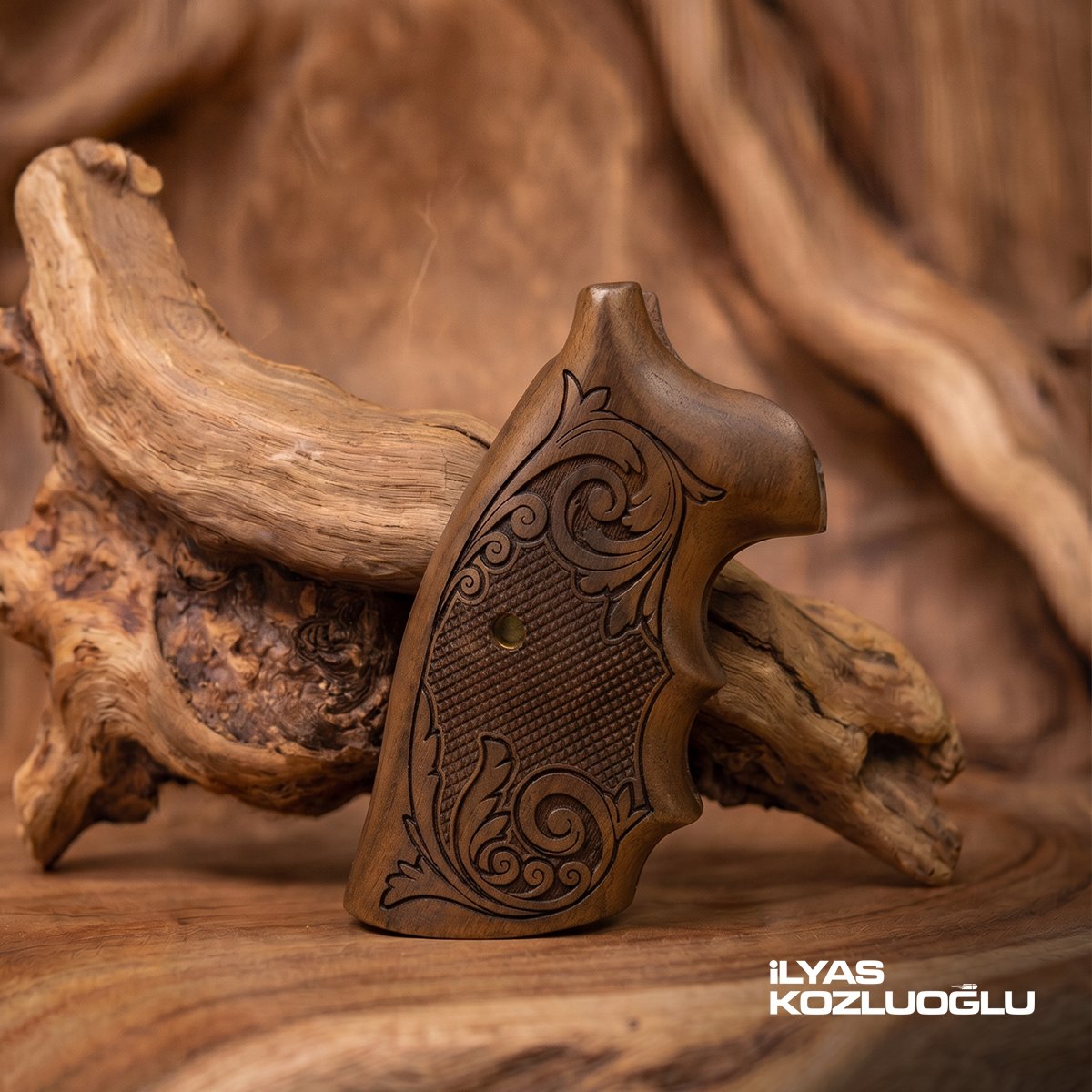 Colt Python Koyu Ceviz Kabza Tam Yüzey Özel Tasarım Desenli Logosuz