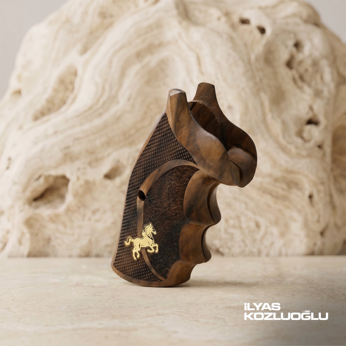 Colt Python Koyu Ceviz Kabza Tam Yüzey Desenli Sarı Pirinç At Logolu