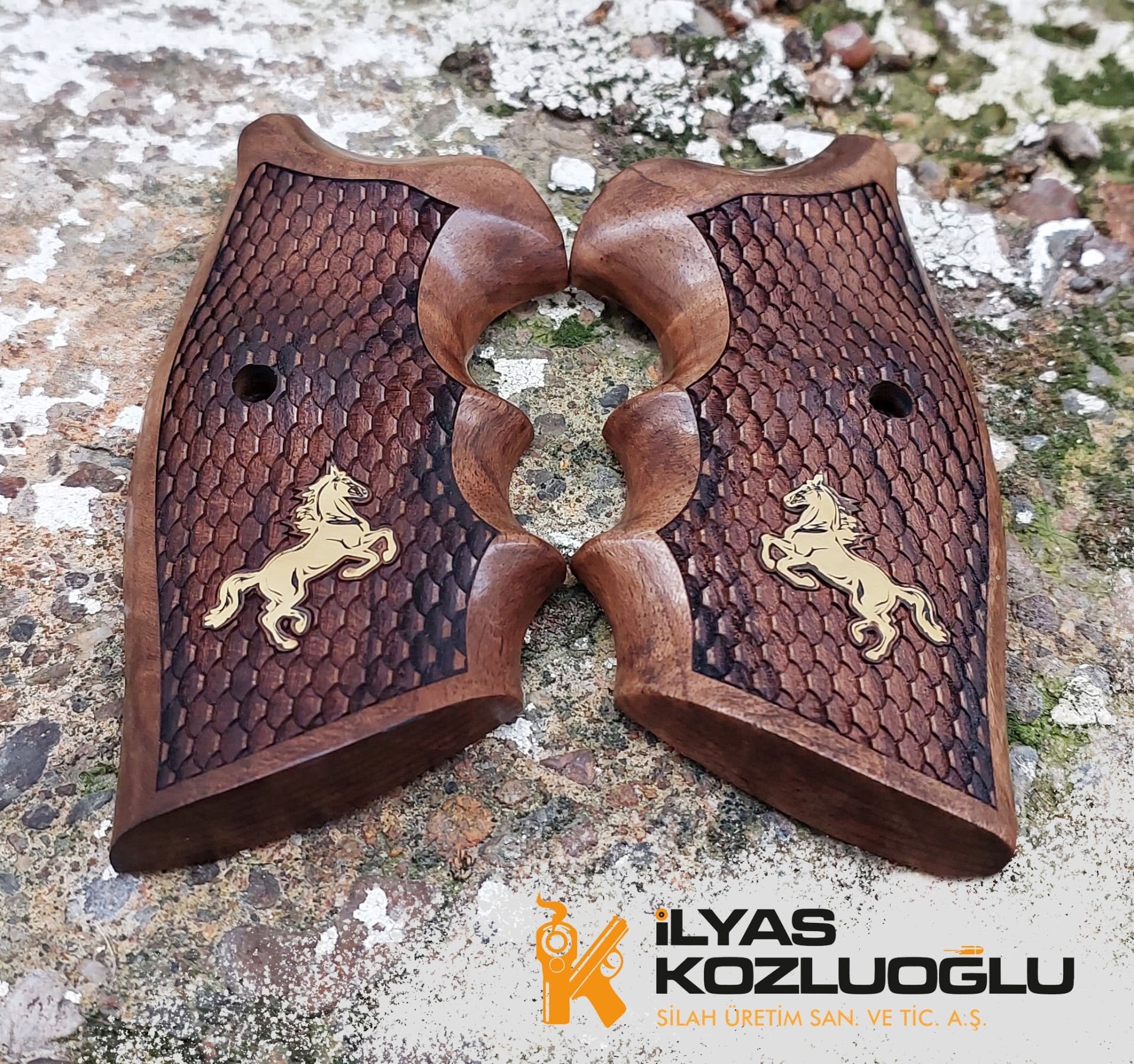 Colt Python Logolu Baklava Desen Ceviz Kabza