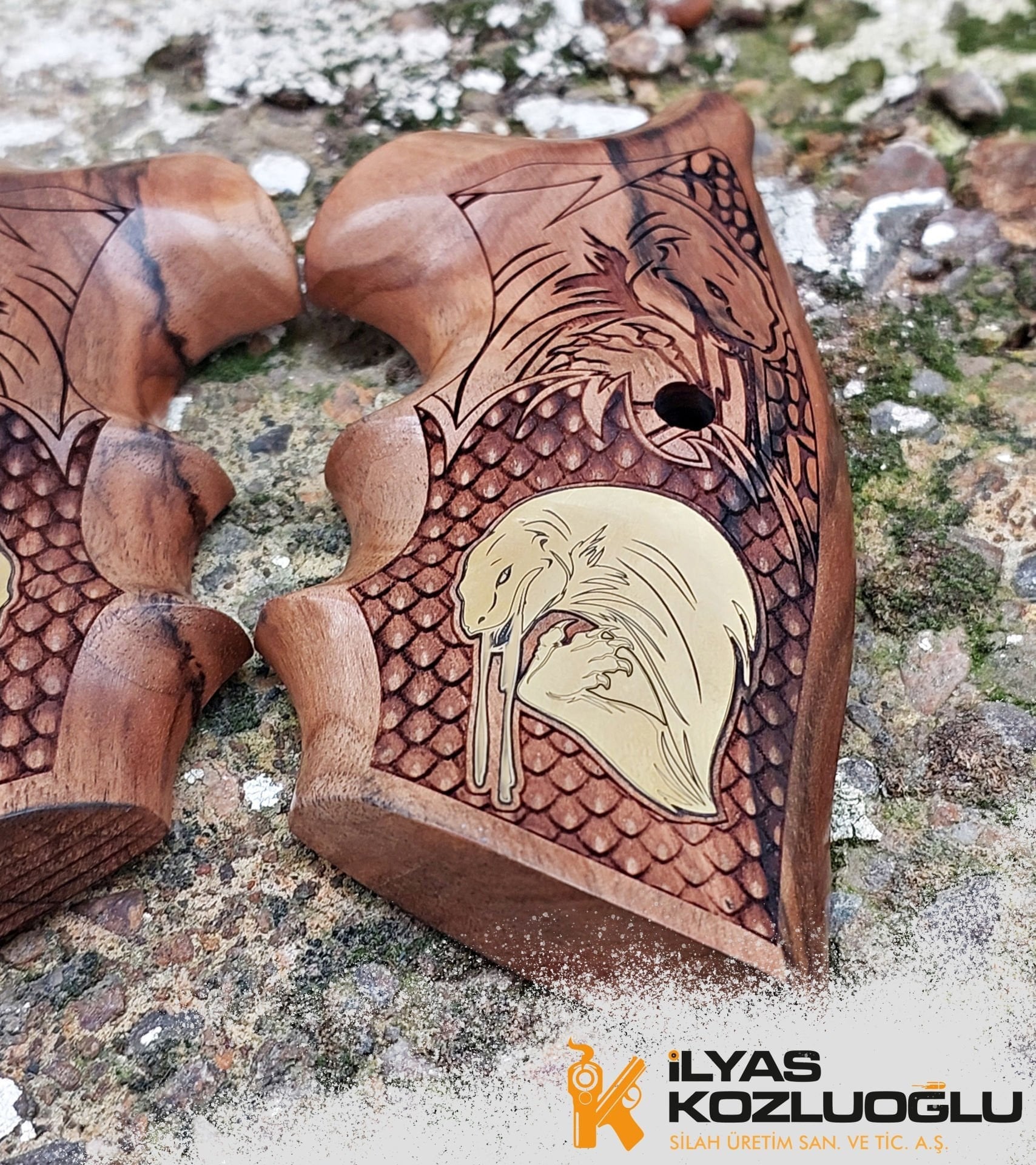 Colt Python Özel Figür Desenli Ceviz Kabza