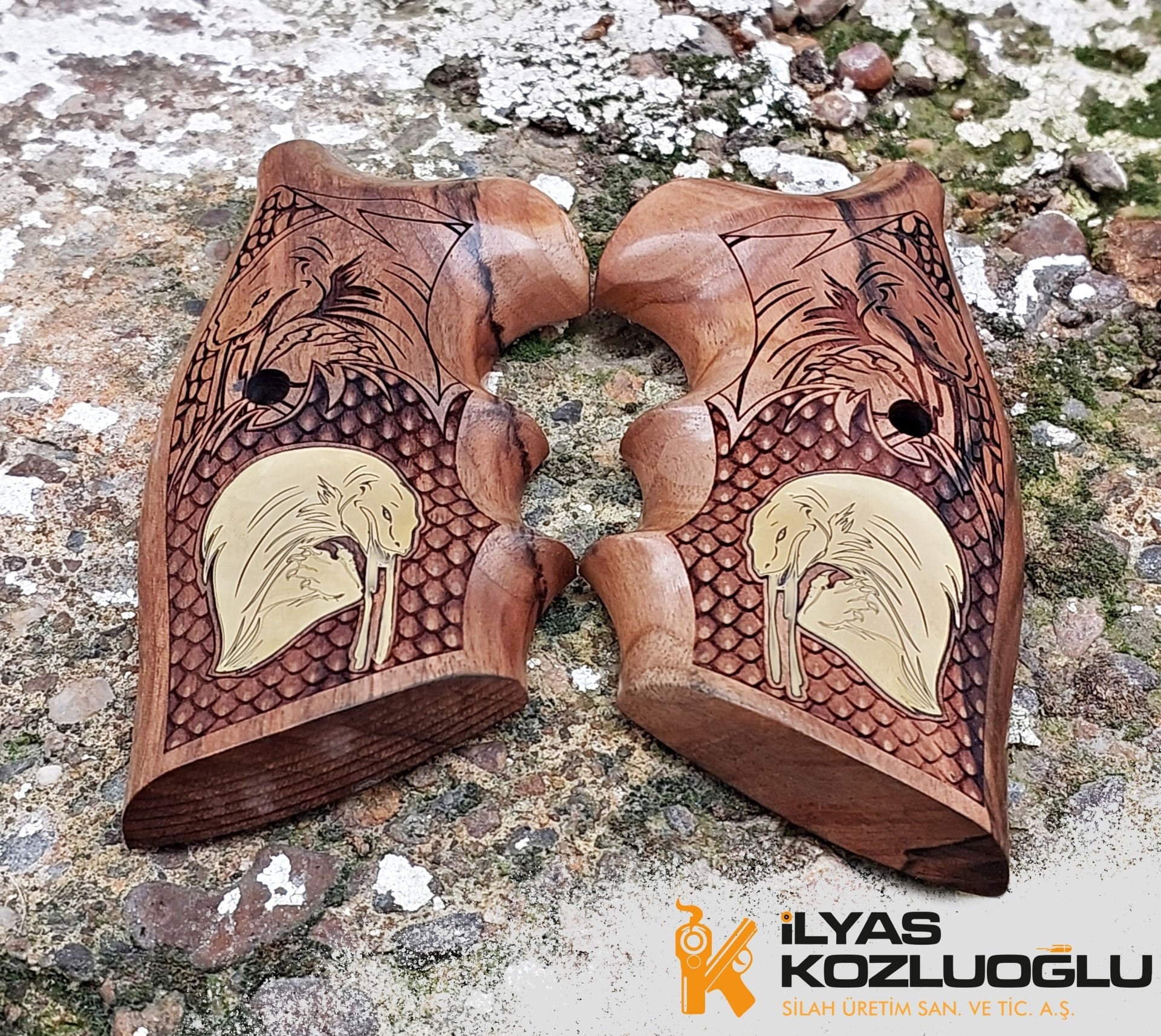 Colt Python Özel Figür Desenli Ceviz Kabza