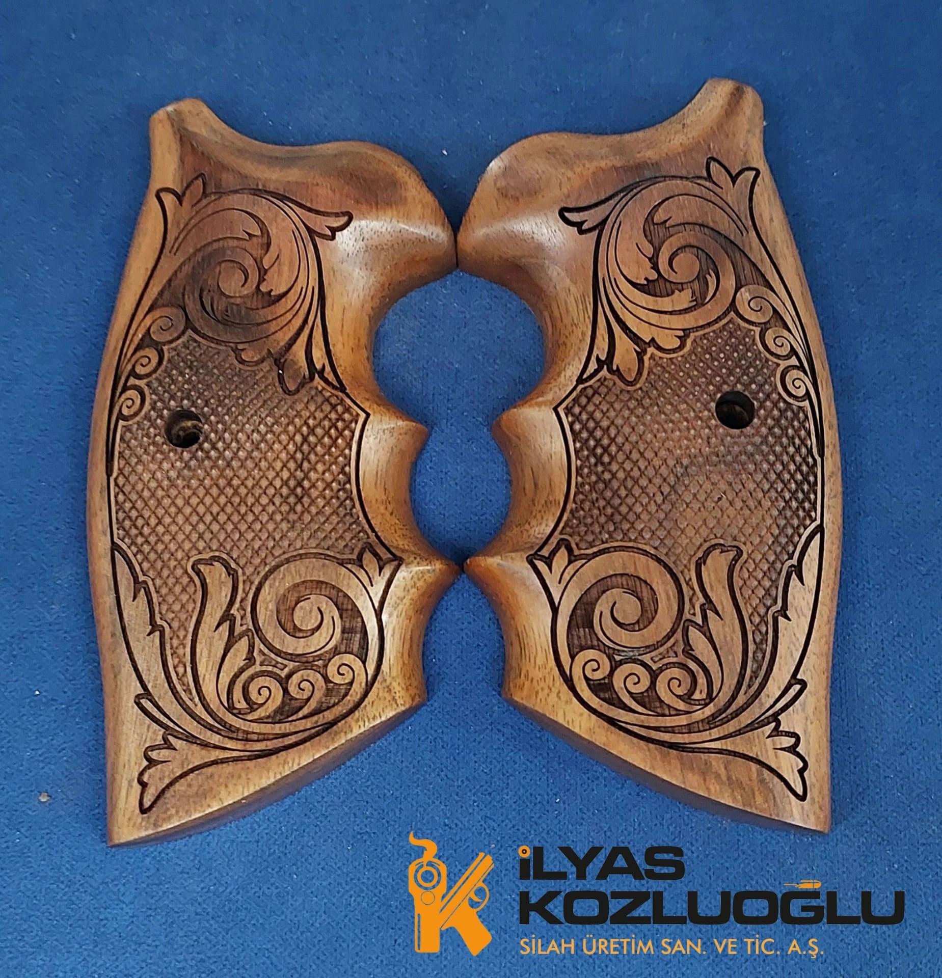 Colt Python Tam Yüzey Desen İşlemeli Ceviz Kabza