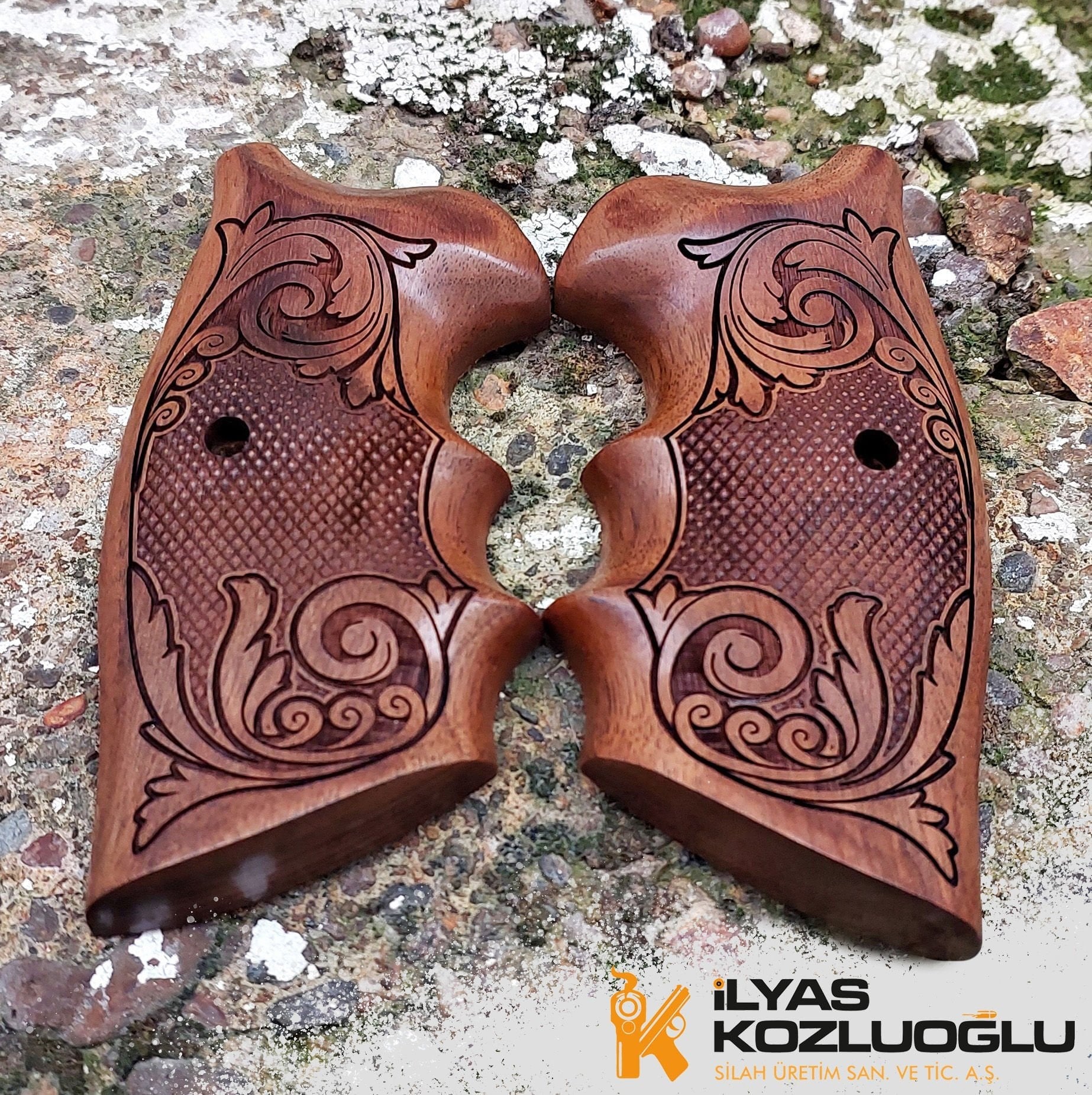 Colt Python Tam Yüzey Desen İşlemeli Ceviz Kabza