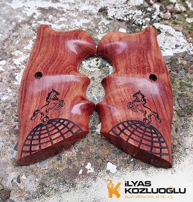 Colt Python Yarım Dünya Ve At Desenli Gül Ağacı Kabze