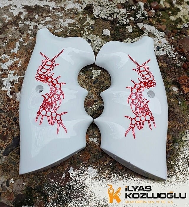 Colt Python Yüzey Kırmızı Mineli Kırkayak Tasarımlı Beyaz Pleksi Kabze