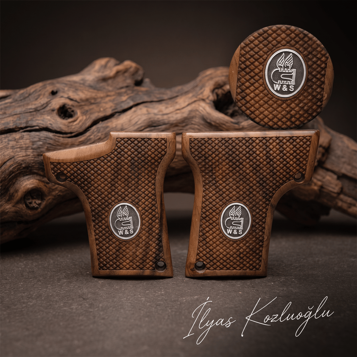 Webley & Scott Ceviz Kabza Tam Yüzey Baklava Desenli Üzeri Gümüş Renk Marka Logolu
