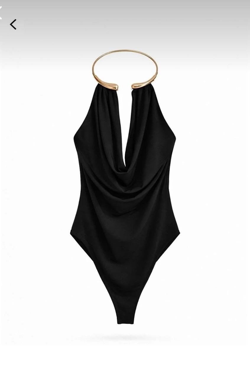 Kadın Halter Yaka Gold Aksesuarlı Degaje Yaka Bluz- Siyah