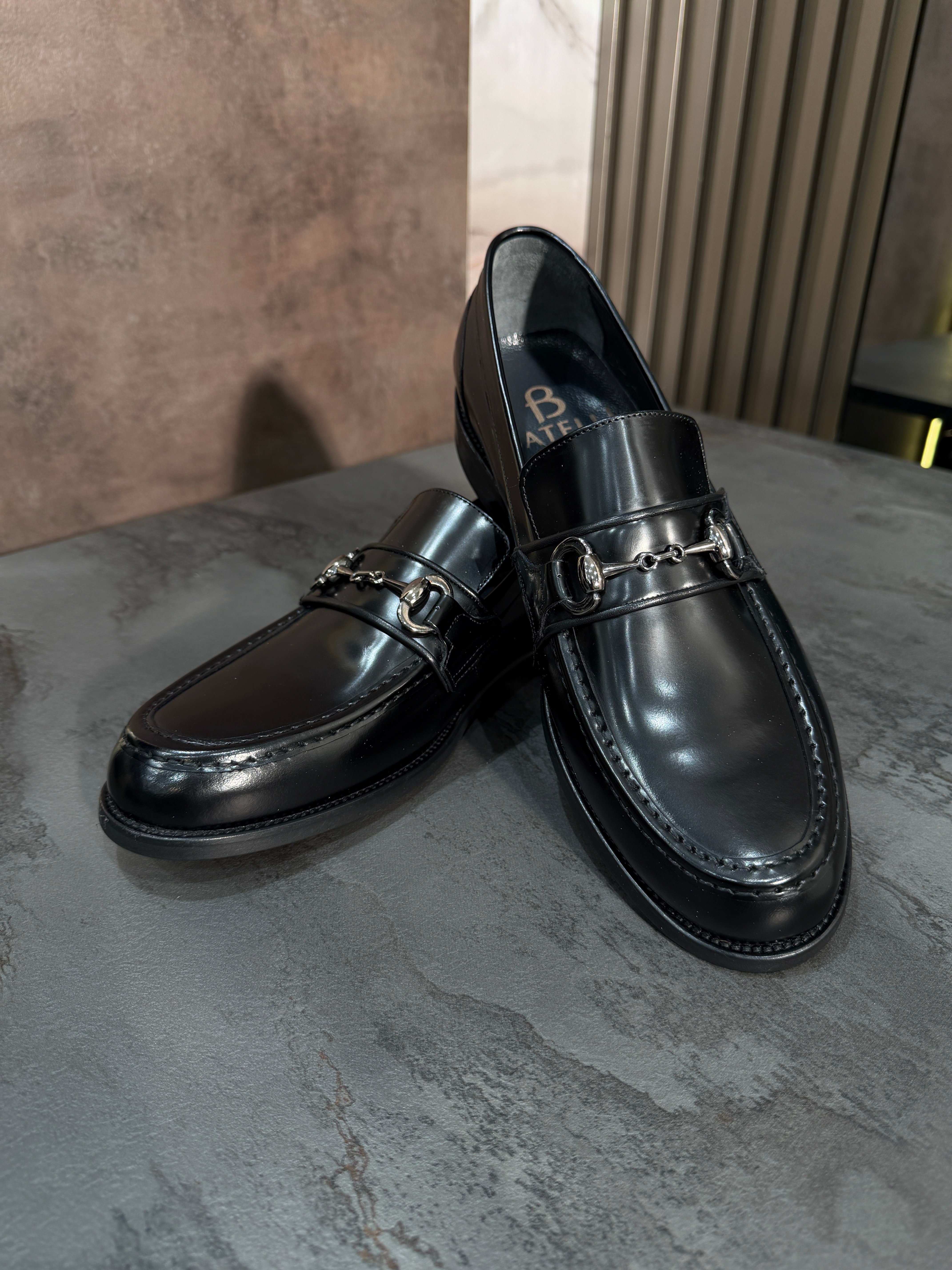 Vitton Gold Tokalı Loafer | Siyah