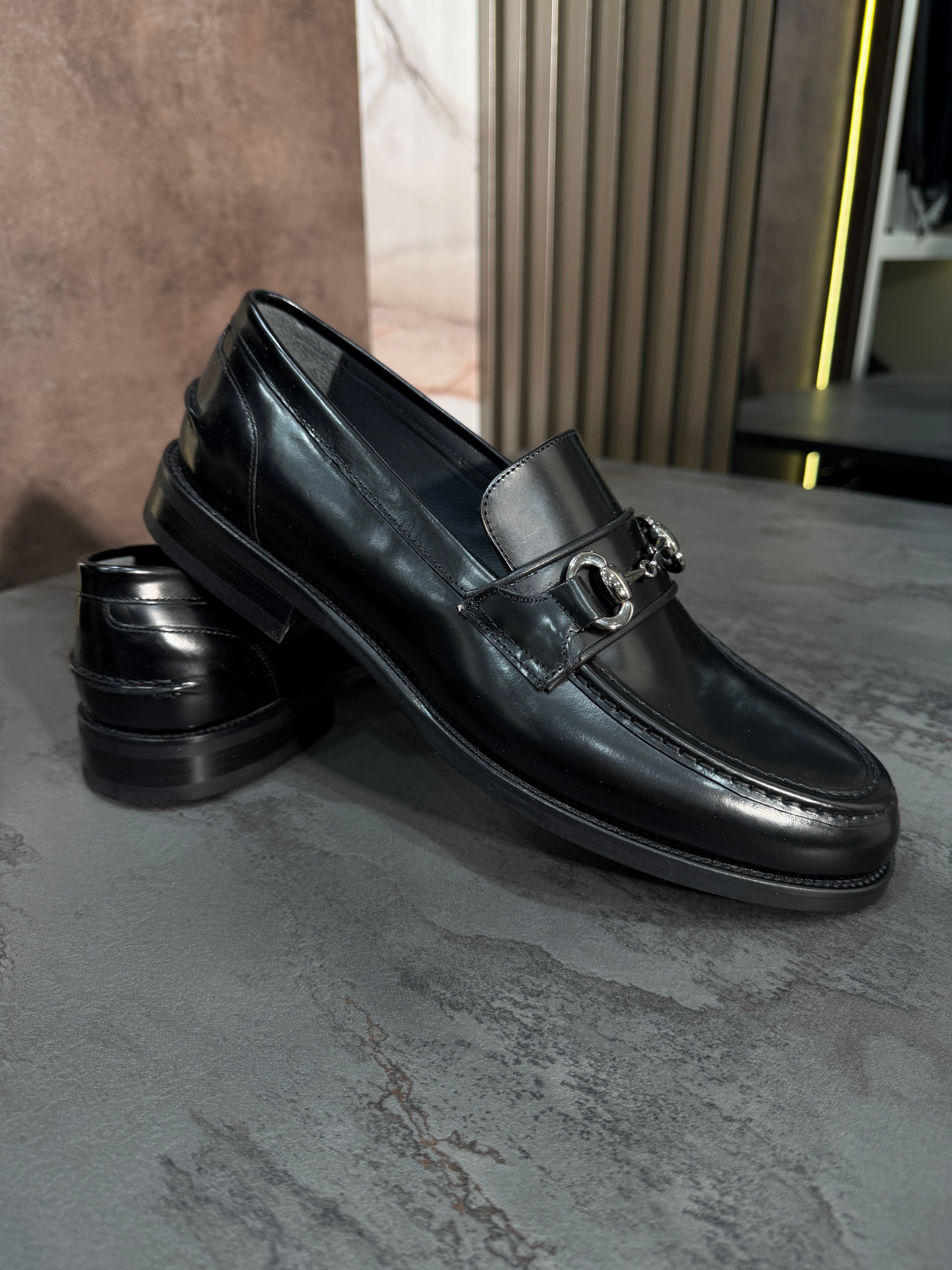 Vitton Gold Tokalı Loafer | Siyah