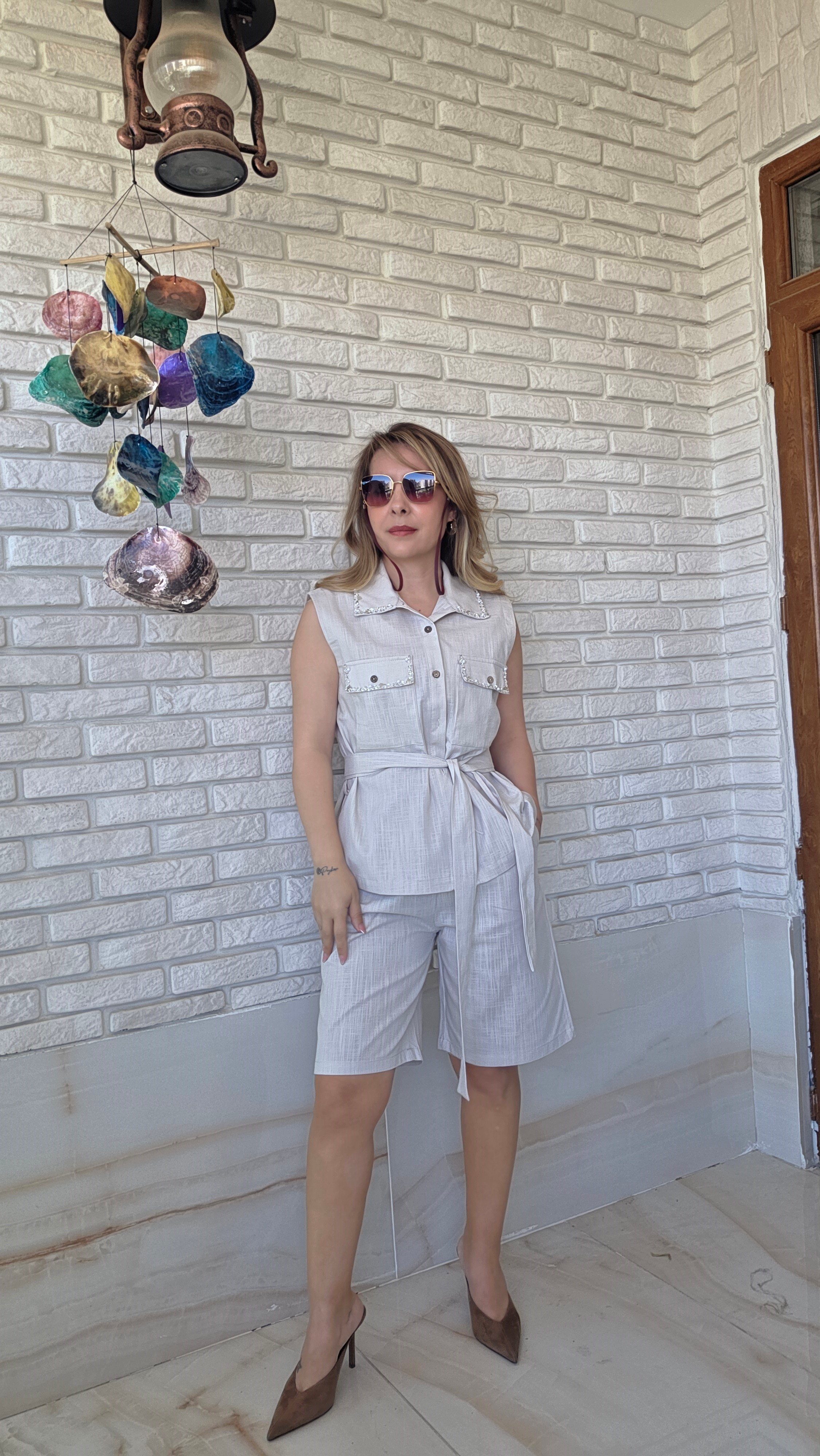 Taş Detaylı Keten Şortlu Takım