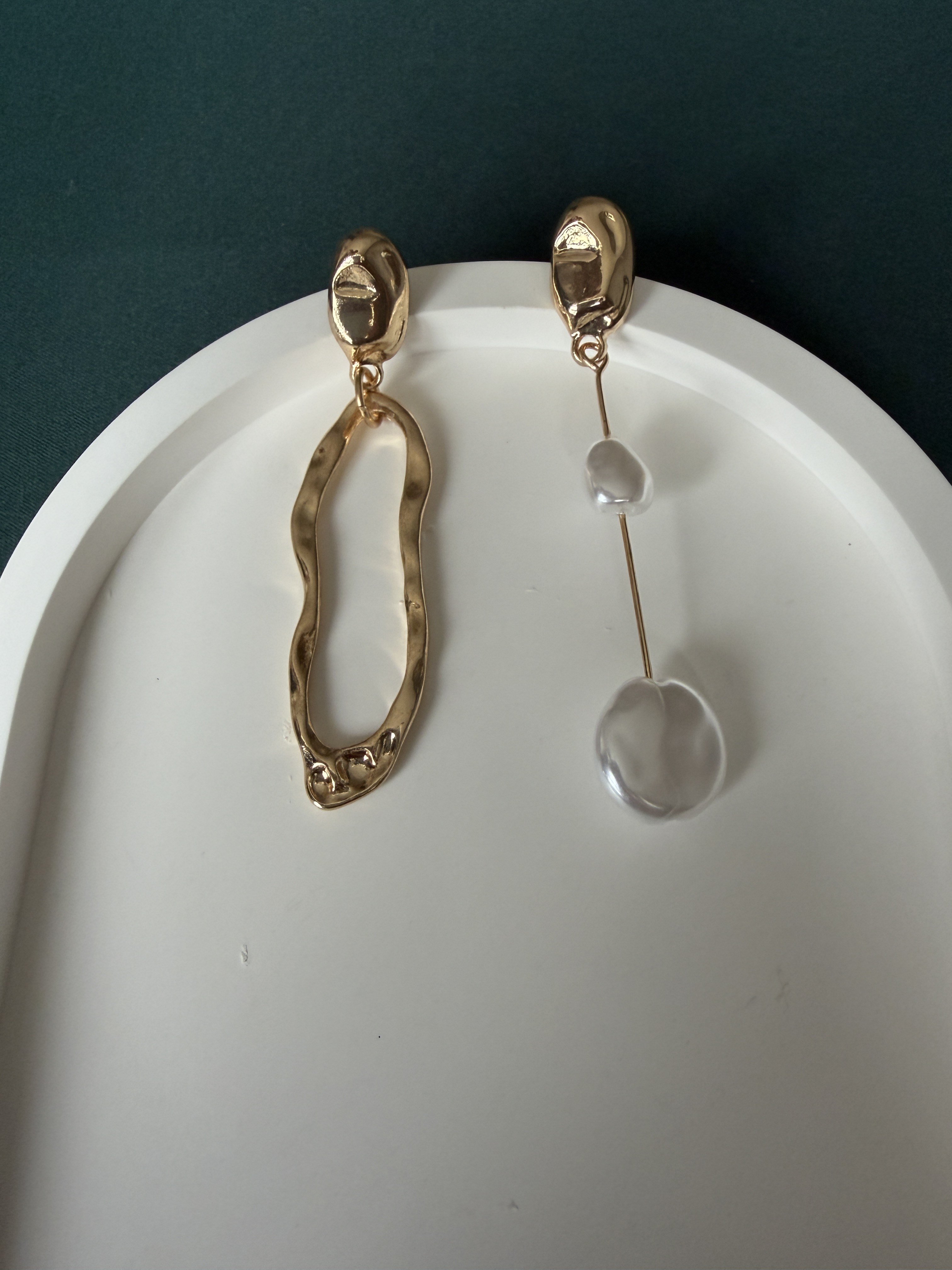 Çelik Taşlı Gold Tasarım Küpe